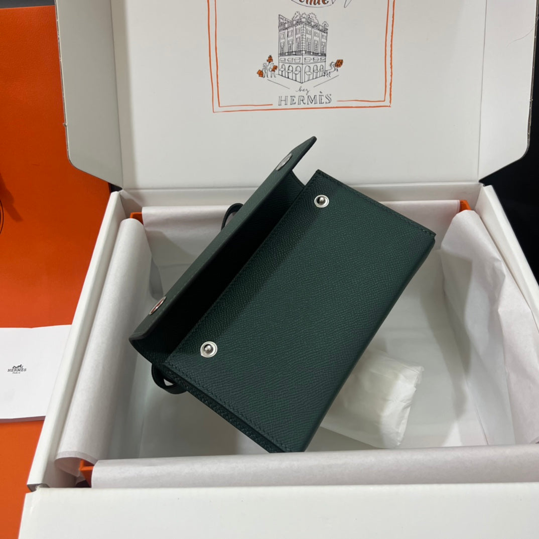 Hermès Click 12 Wallet in Deep Green Leather with Silver-Tone Hardware