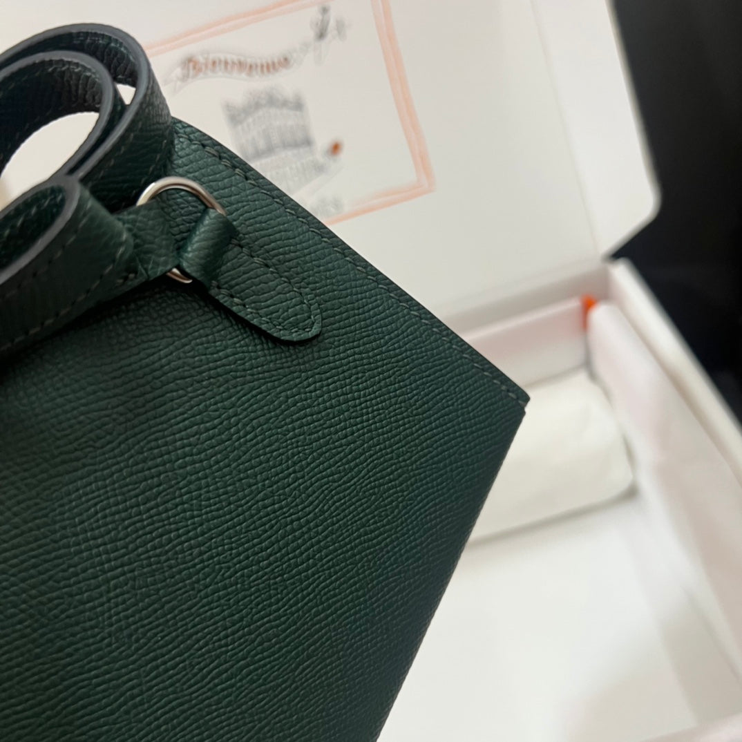 Hermès Click 12 Wallet in Deep Green Leather with Silver-Tone Hardware