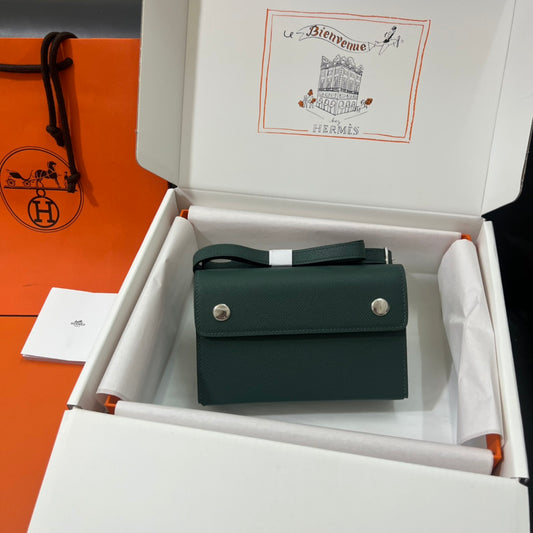 Hermès Click 12 Wallet in Deep Green Leather with Silver-Tone Hardware