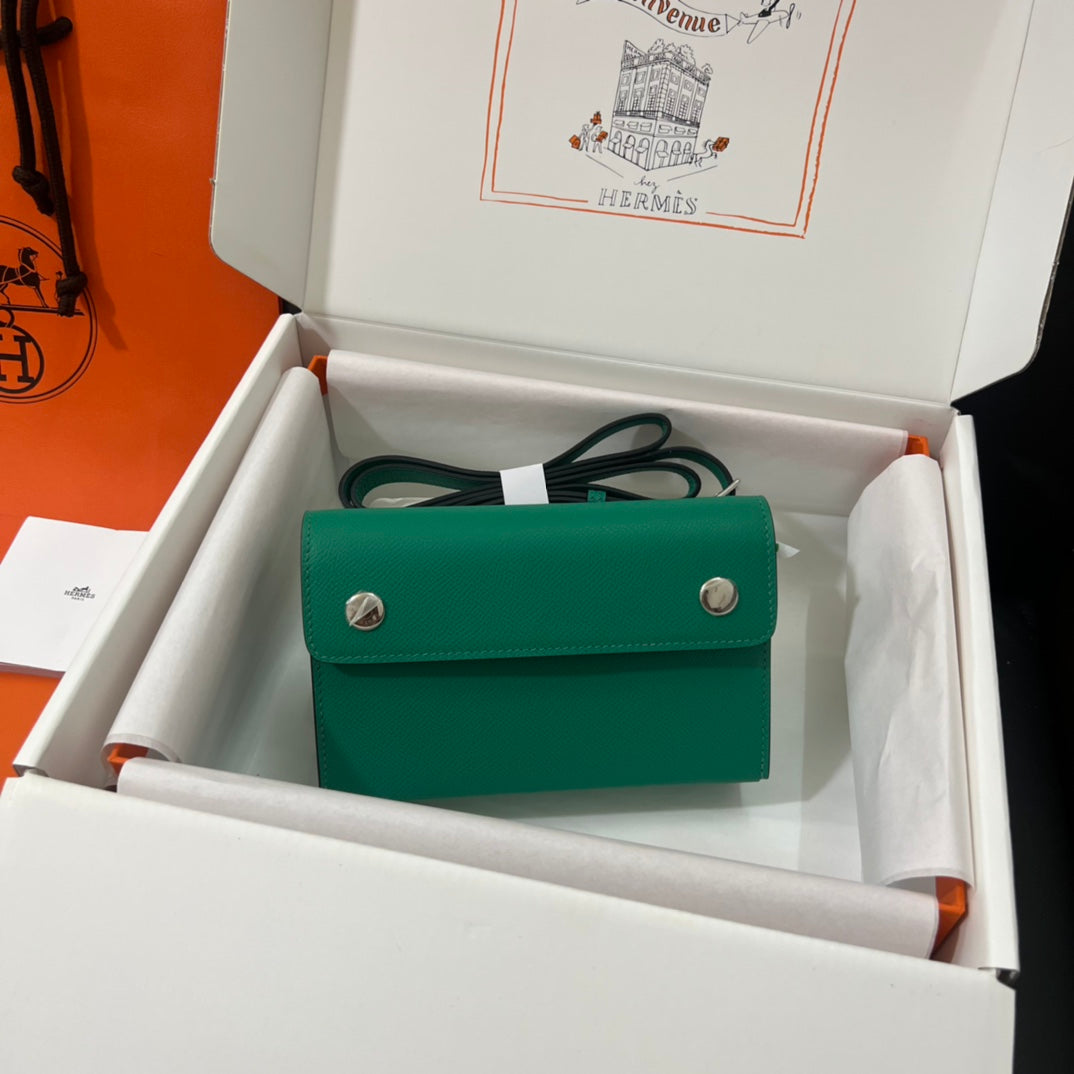 Hermès Mini Convoyeur Green Leather Crossbody Bag with Palladium Hardware