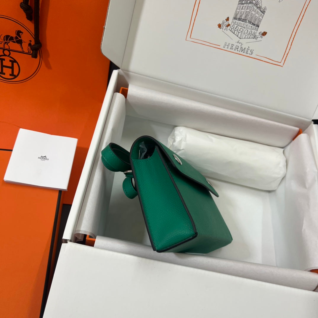 Hermès Mini Convoyeur Green Leather Crossbody Bag with Palladium Hardware