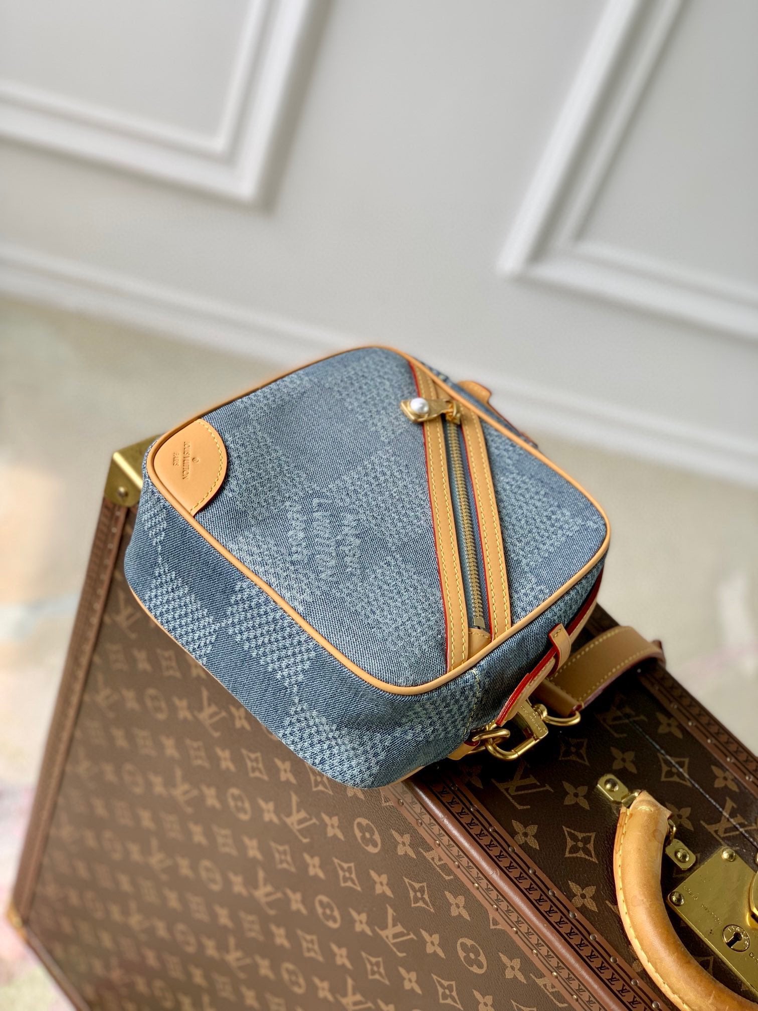 Luxury Blue Damier Denim Crossbody Camera Bag with Diagonal Zip Pocket