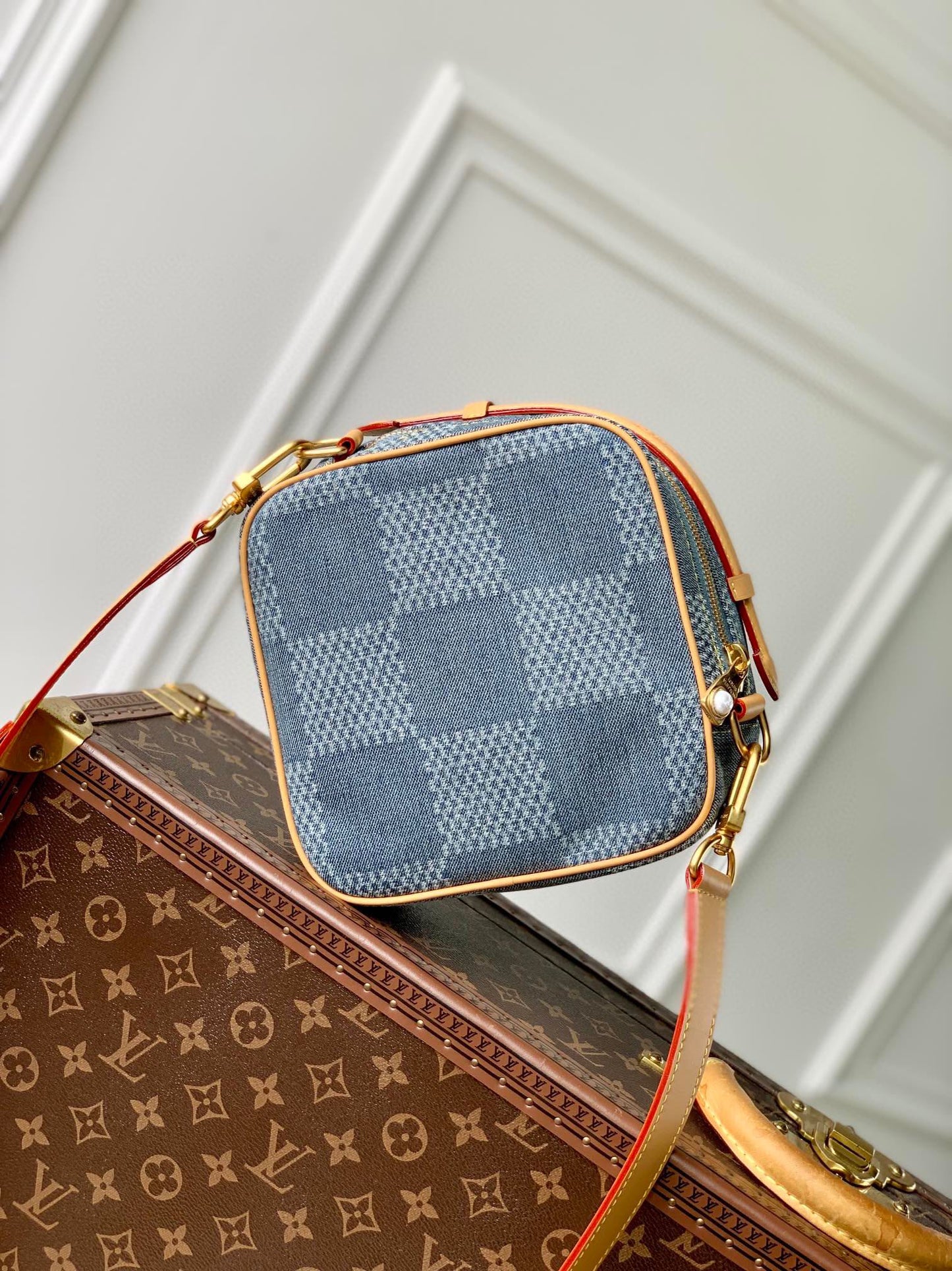 Luxury Blue Damier Denim Crossbody Camera Bag with Diagonal Zip Pocket