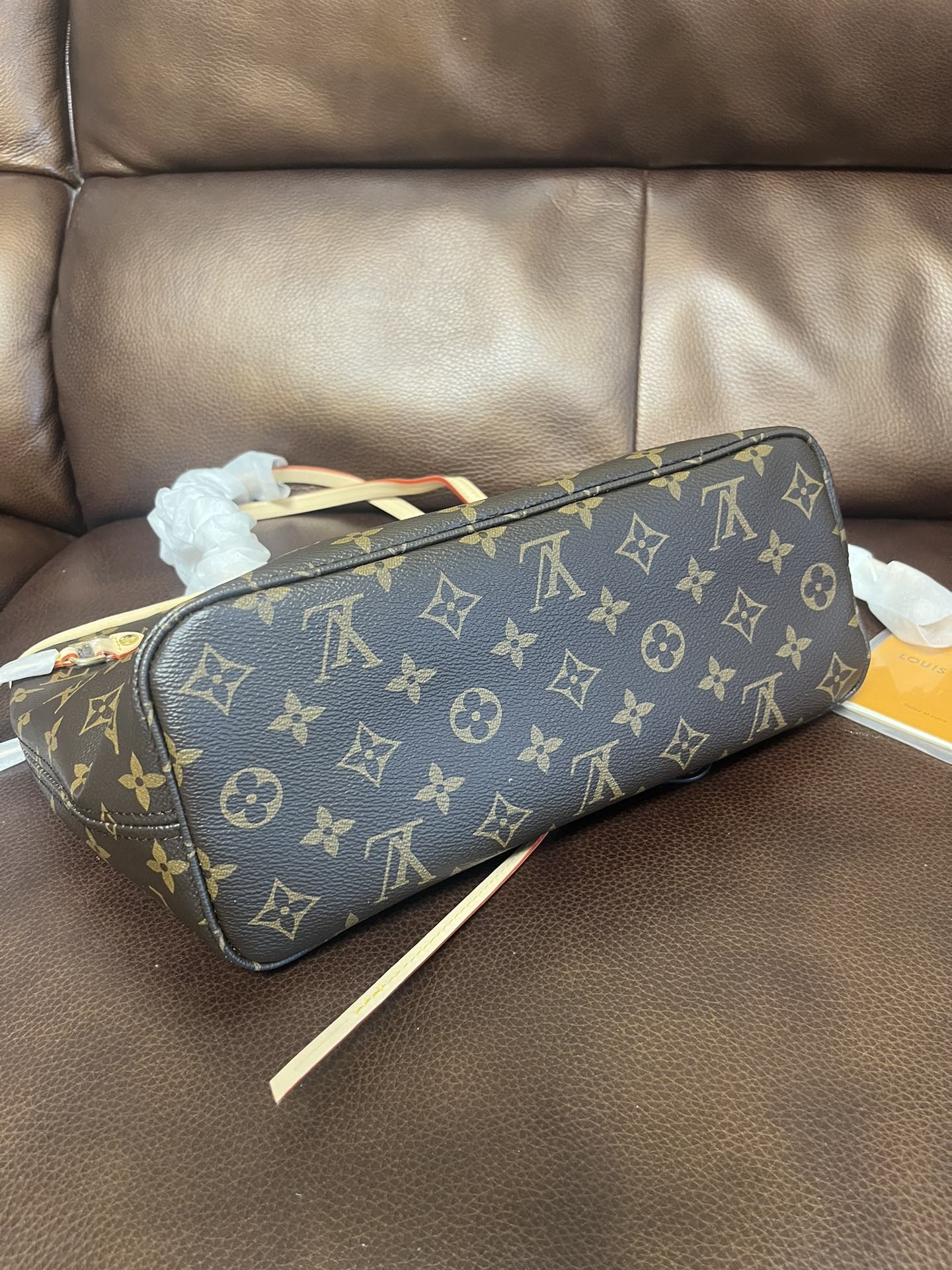 Louis Vuitton Monogram Neverfull MM Tote Bag with Pouch