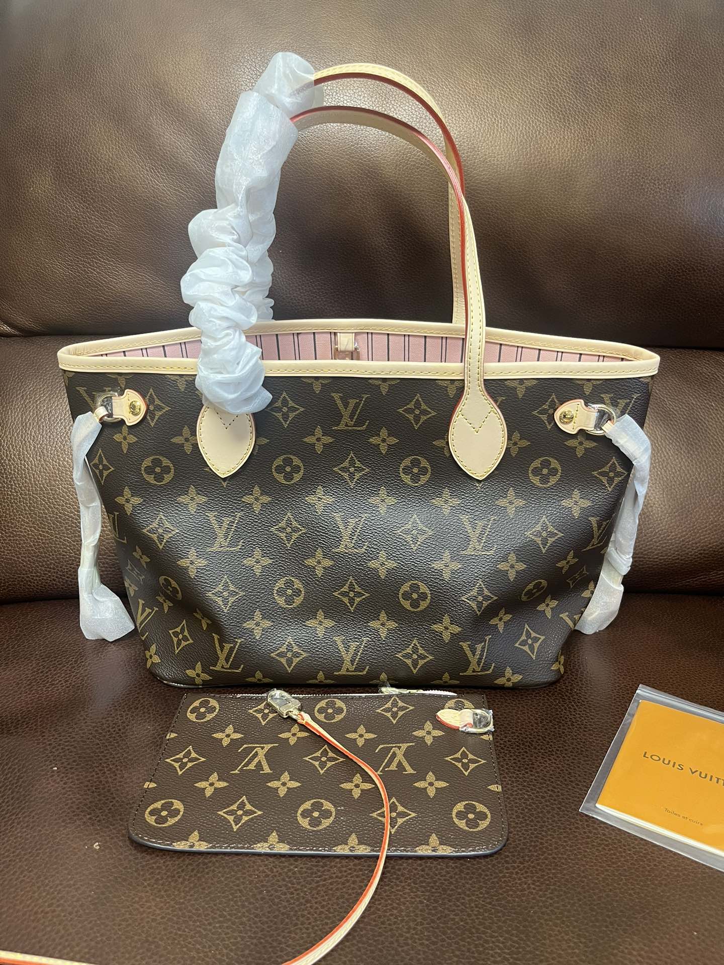 Louis Vuitton Monogram Neverfull MM Tote Bag with Pouch