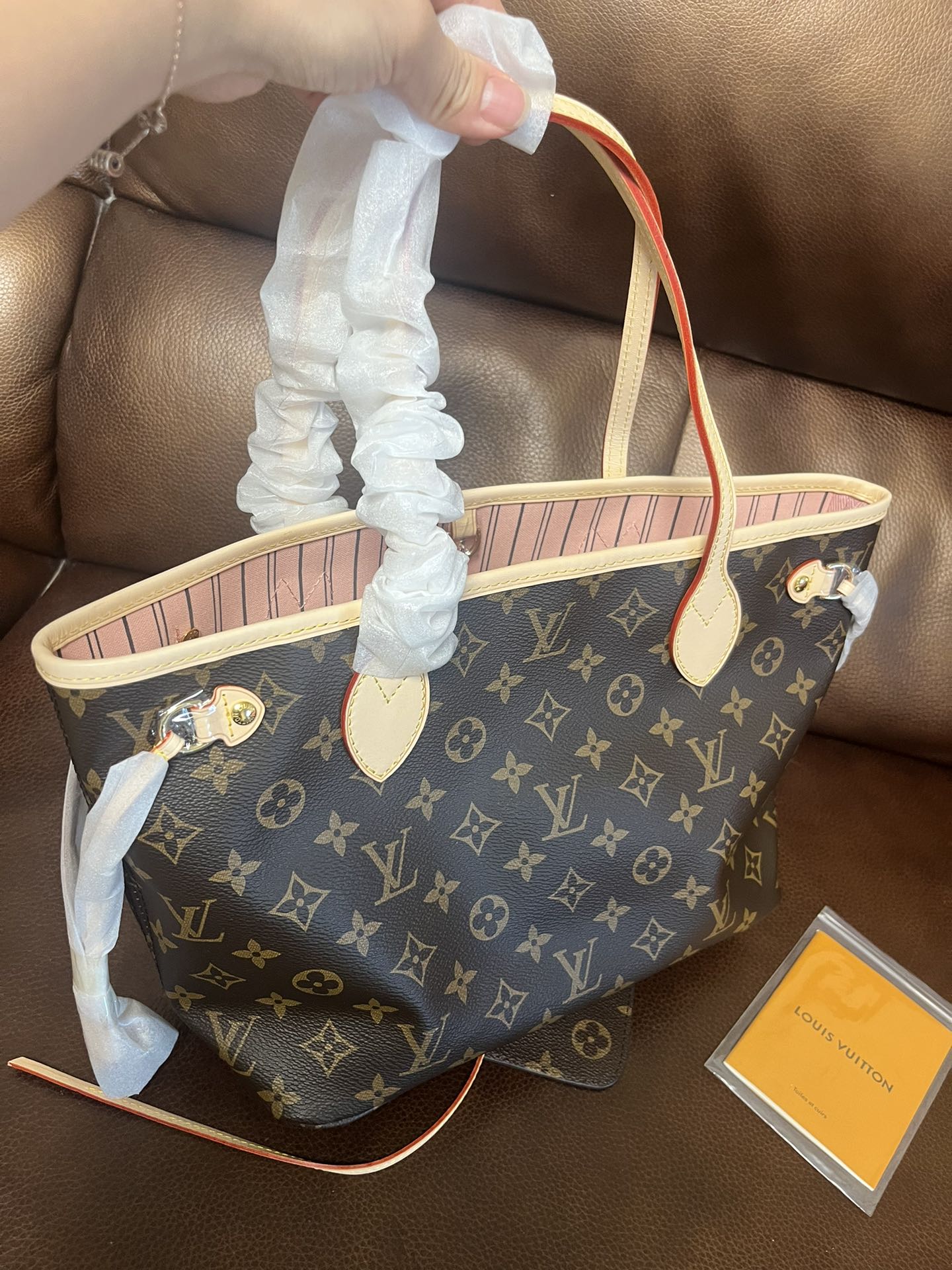 Louis Vuitton Monogram Neverfull MM Tote Bag with Pouch
