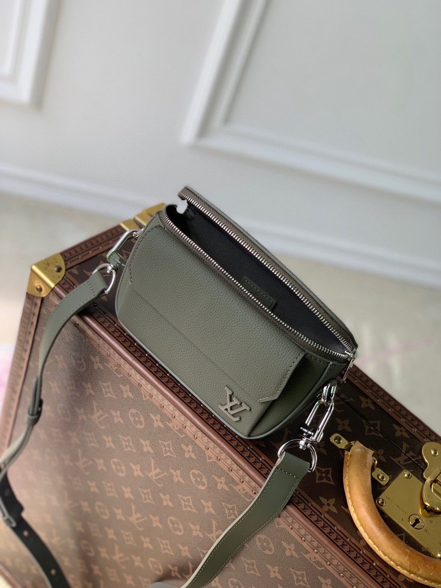 Louis Vuitton Fastline Messenger Bag - Khaki Aerogram Leather