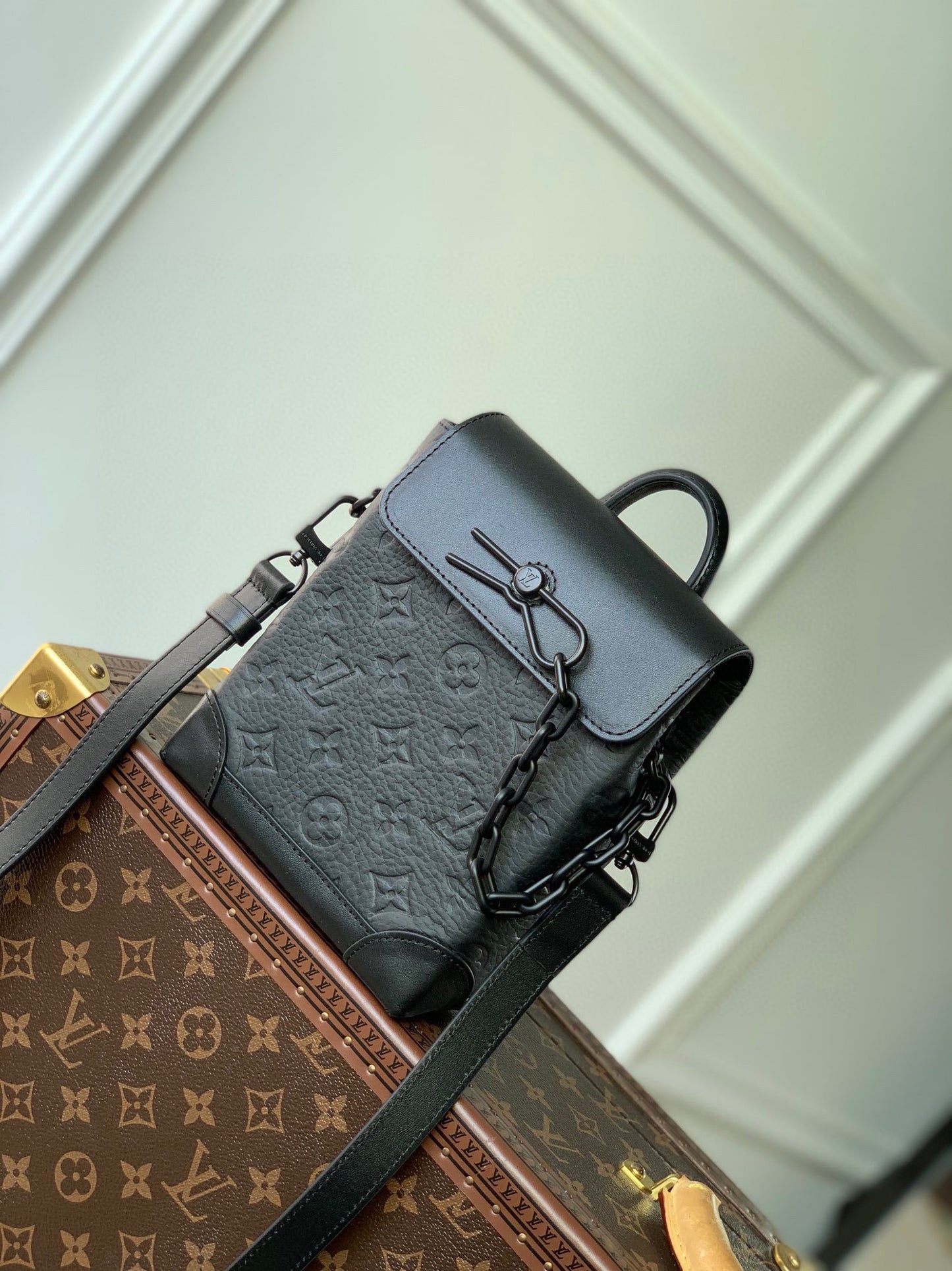 Louis Vuitton Steamer Wearable Wallet - Monogram Taurillon Leather - Matte Black
