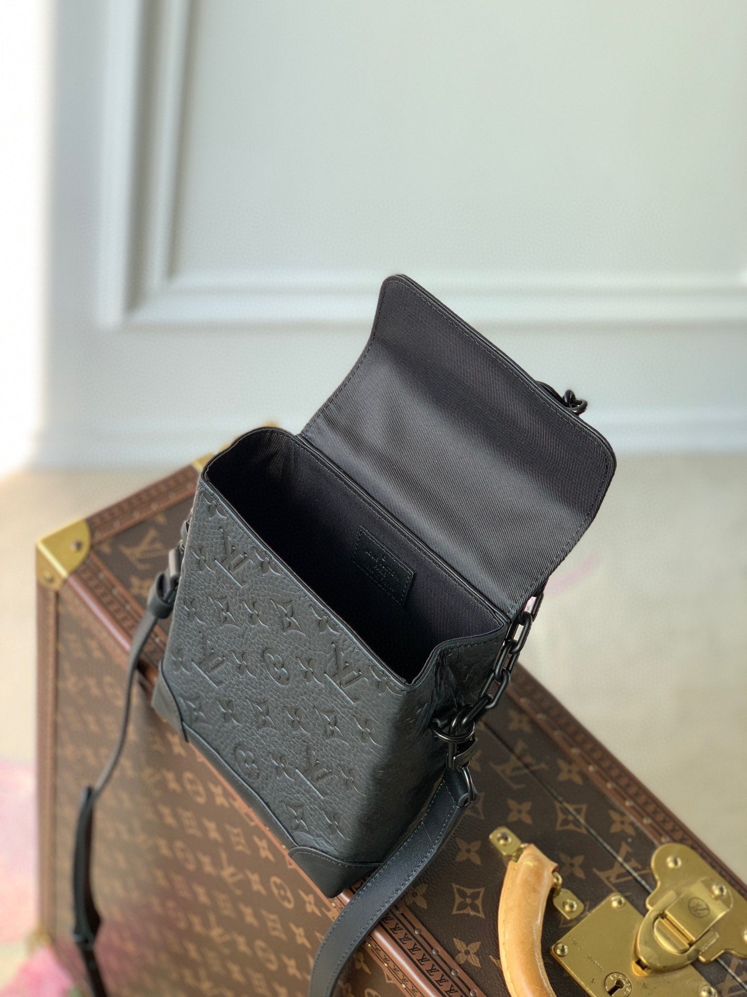 Louis Vuitton Steamer Wearable Wallet - Monogram Taurillon Leather - Matte Black