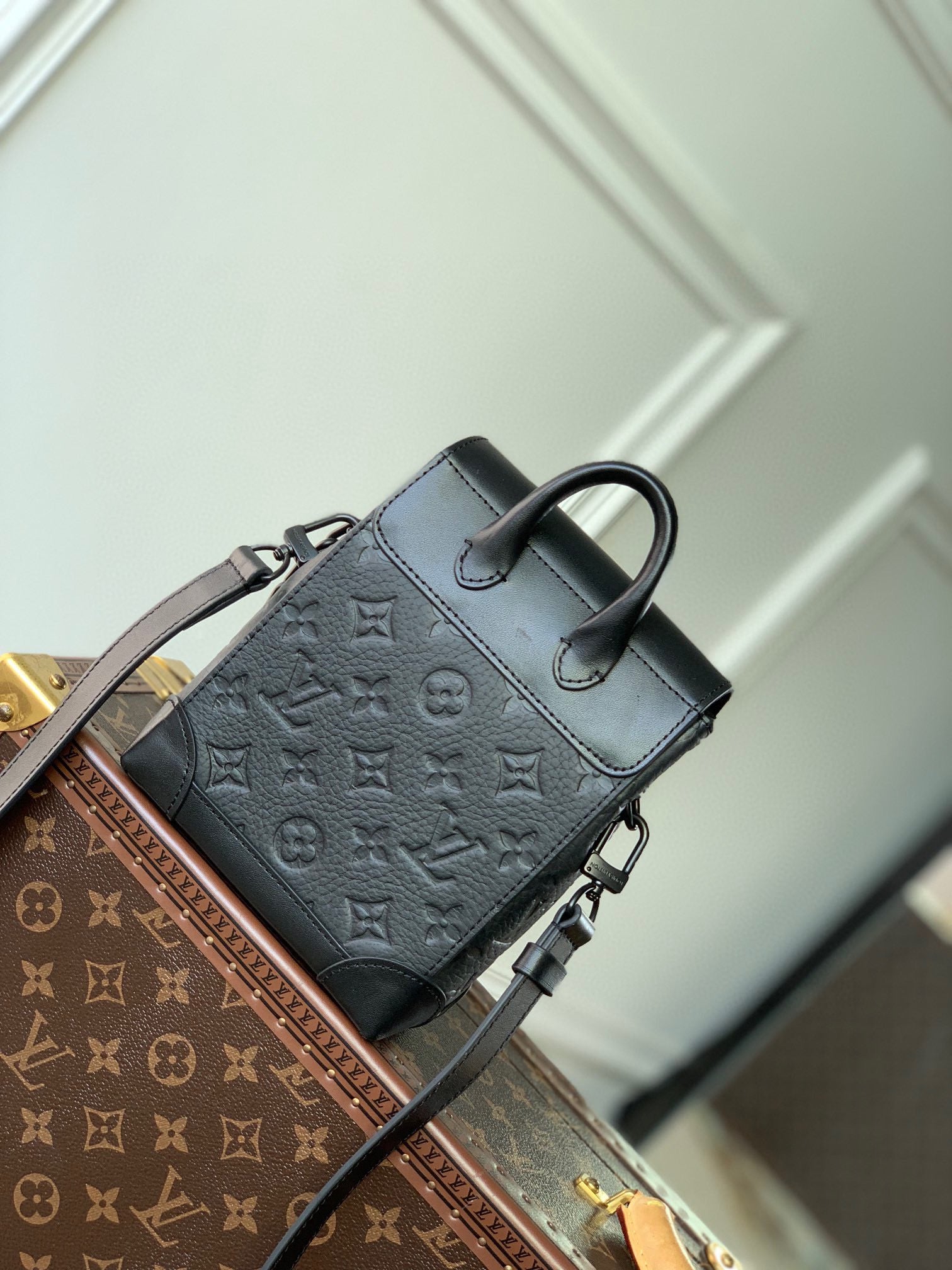 Louis Vuitton Steamer Wearable Wallet - Monogram Taurillon Leather - Matte Black