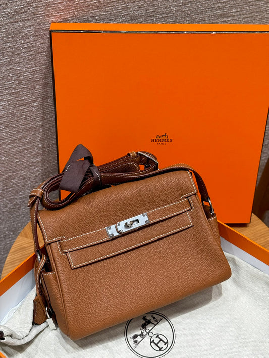 Hermès Kelly Danse II Shoulder Bag in Gold Evercolor Leather with Palladium Hardware