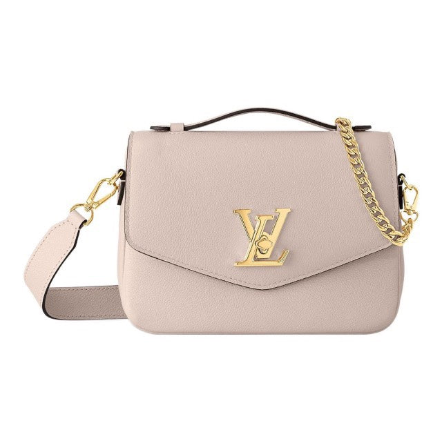 Elegant Blush Pink Crossbody Handbag with Gold Chain Strap and Gold-Tone Logo Clasp