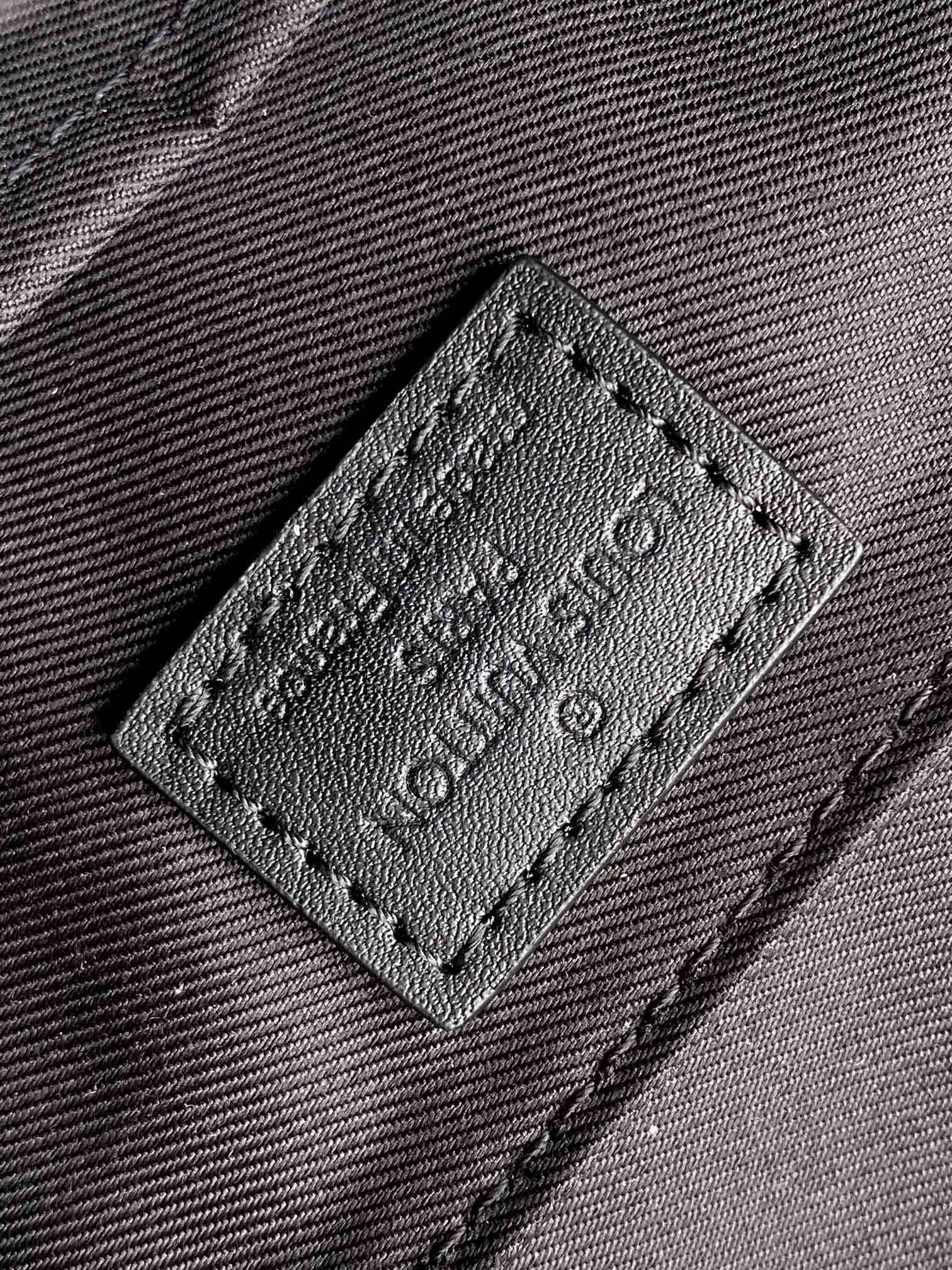 Louis Vuitton S-Lock Messenger Crossbody Bag - Matte Black Taiga Leather