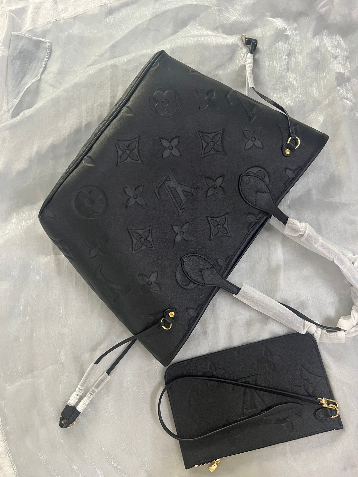 Louis Vuitton Neverfull MM Monogram Empreinte Leather Tote Bag - Noir