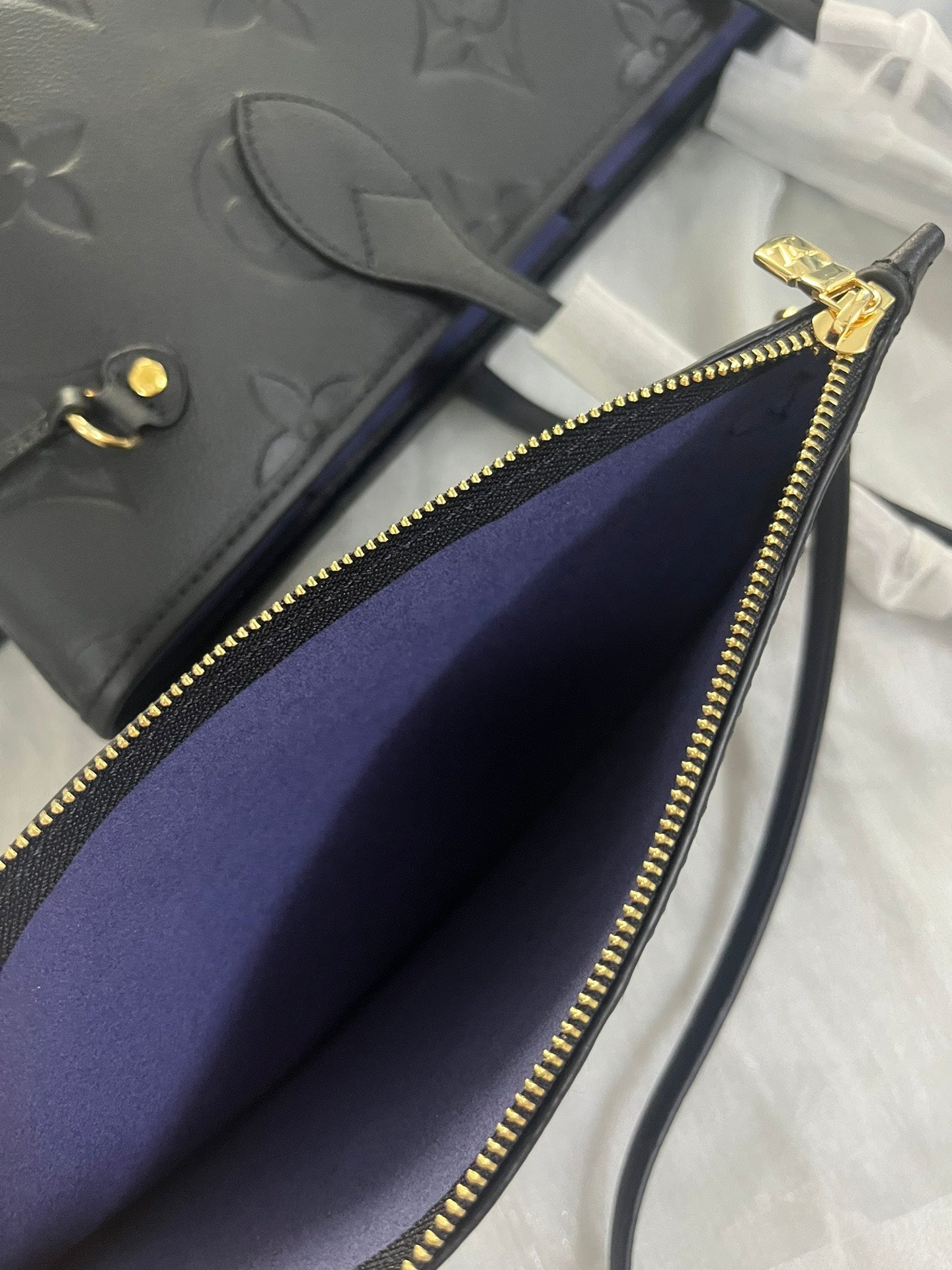 Louis Vuitton Neverfull MM Monogram Empreinte Leather Tote Bag - Noir