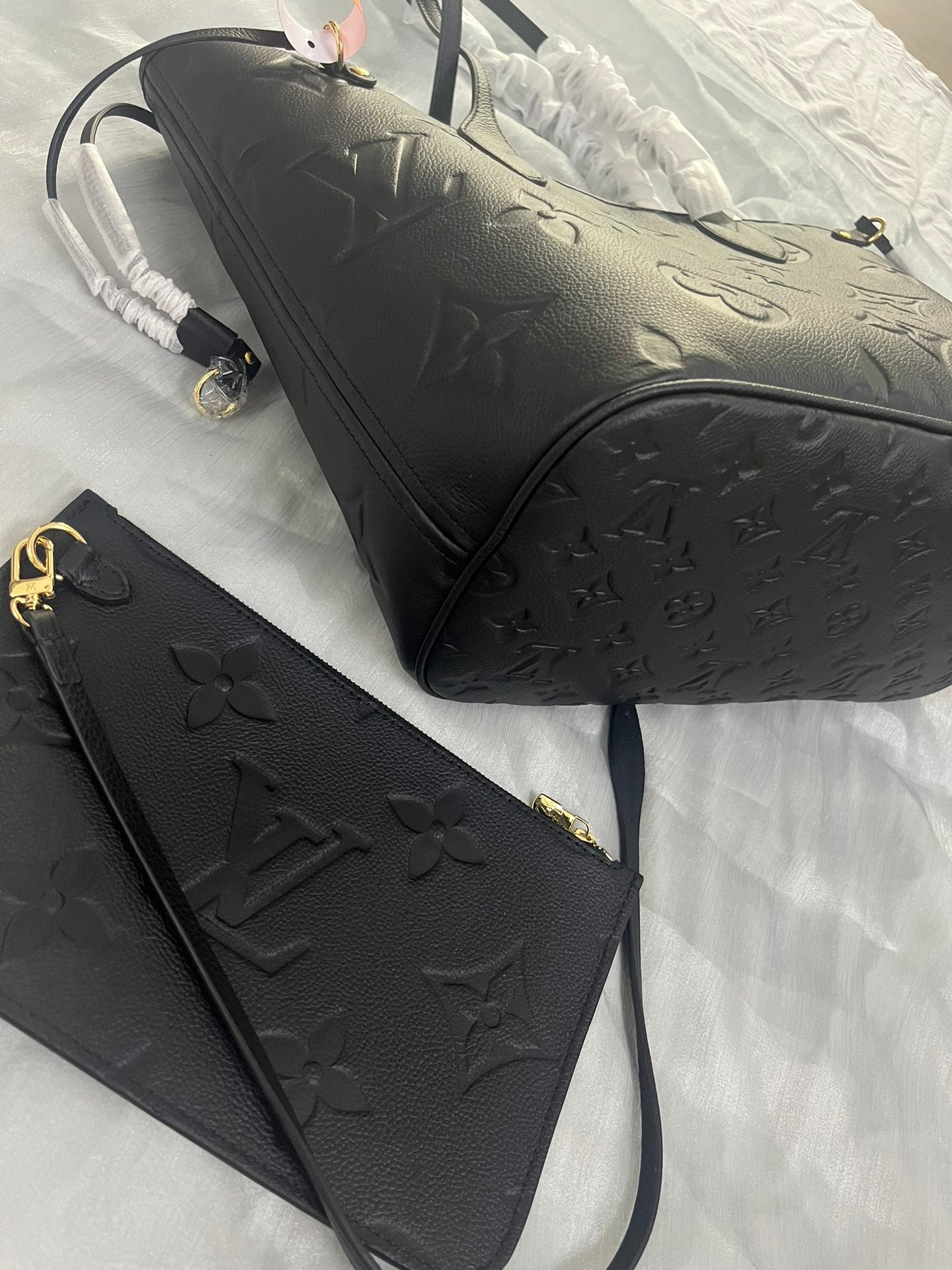 Louis Vuitton Neverfull MM Monogram Empreinte Leather Tote Bag - Noir