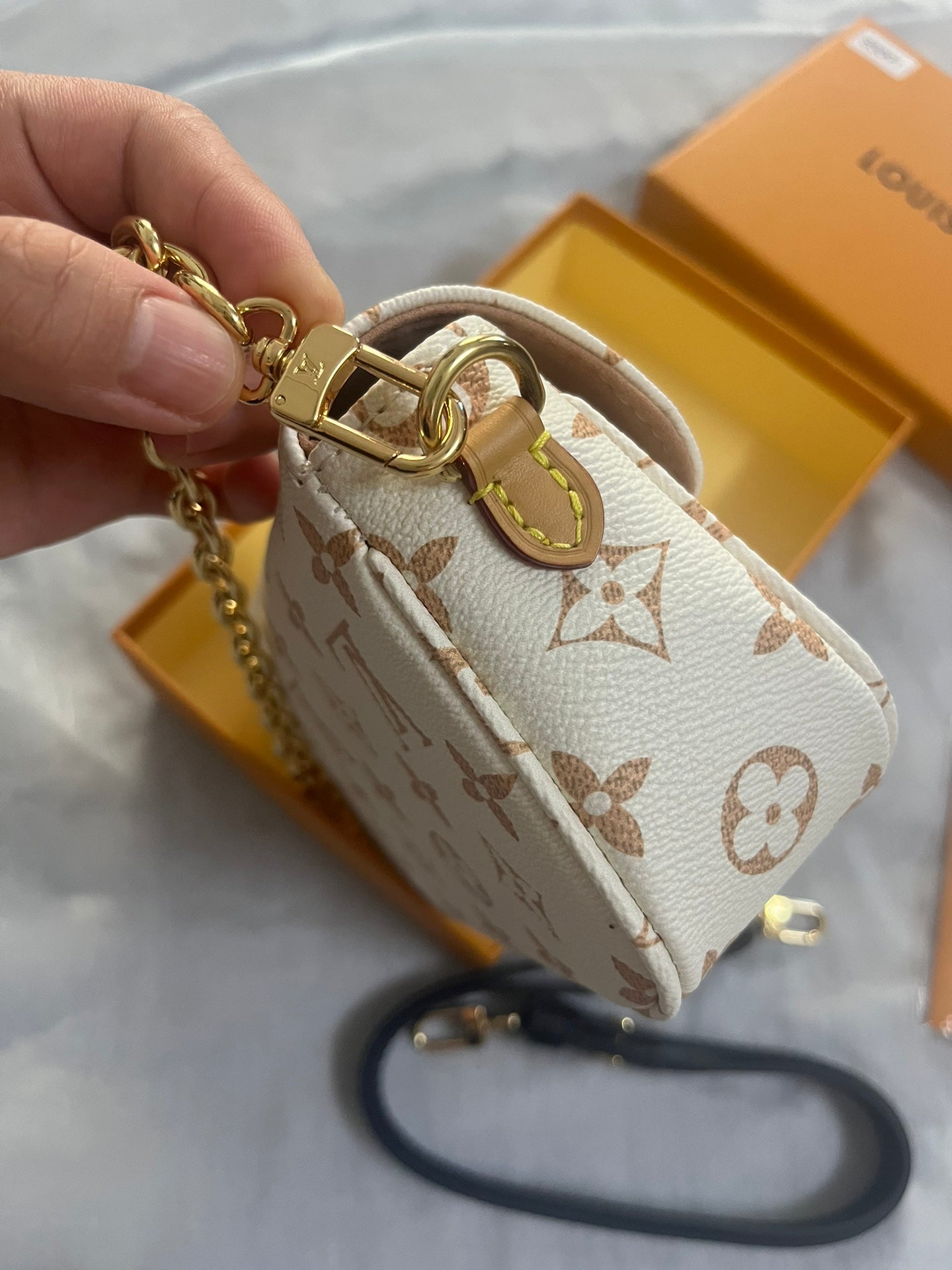 Louis Vuitton Monogram Empreinte Pochette Metis East West - Cream/Beige Leather