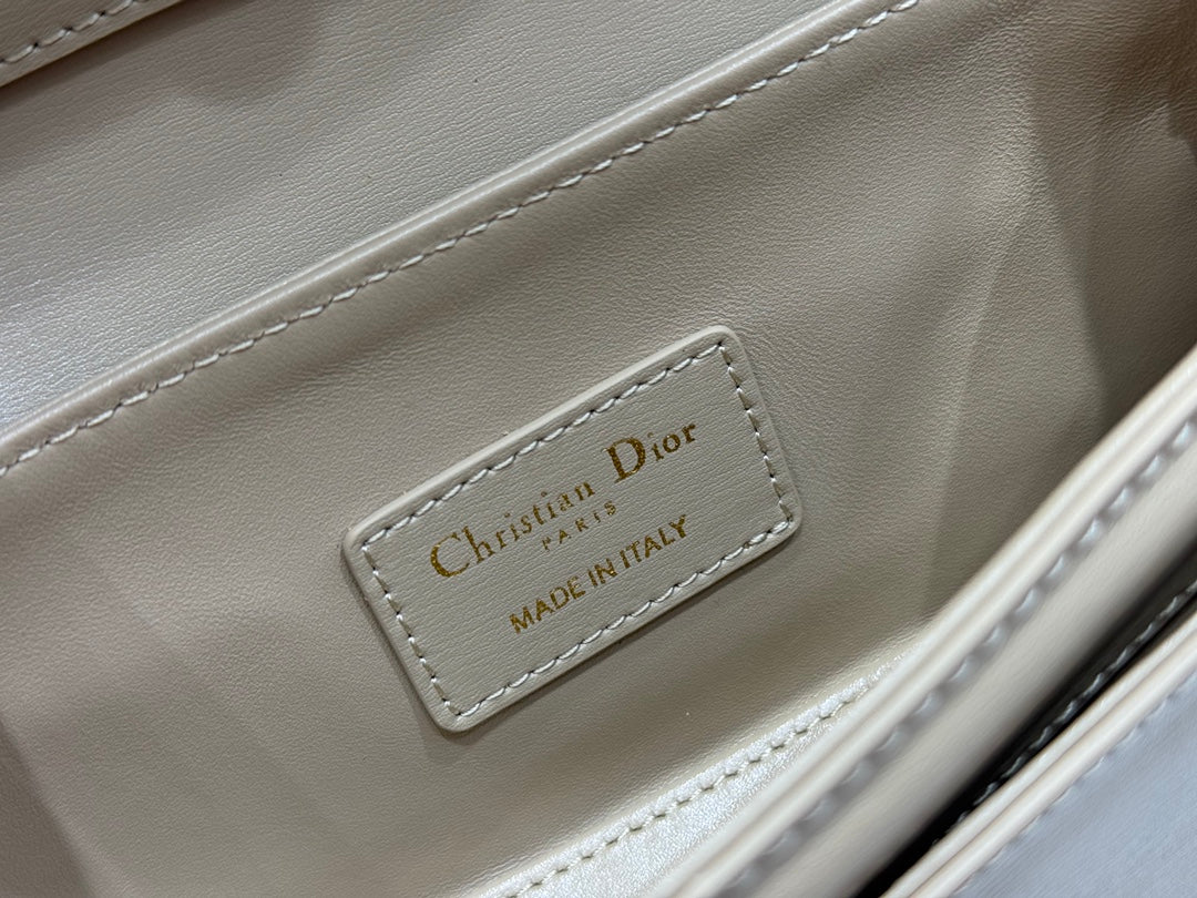 Dior 30 Montaigne Avenue Bag - Beige Smooth Calfskin with Gold CD Clasp