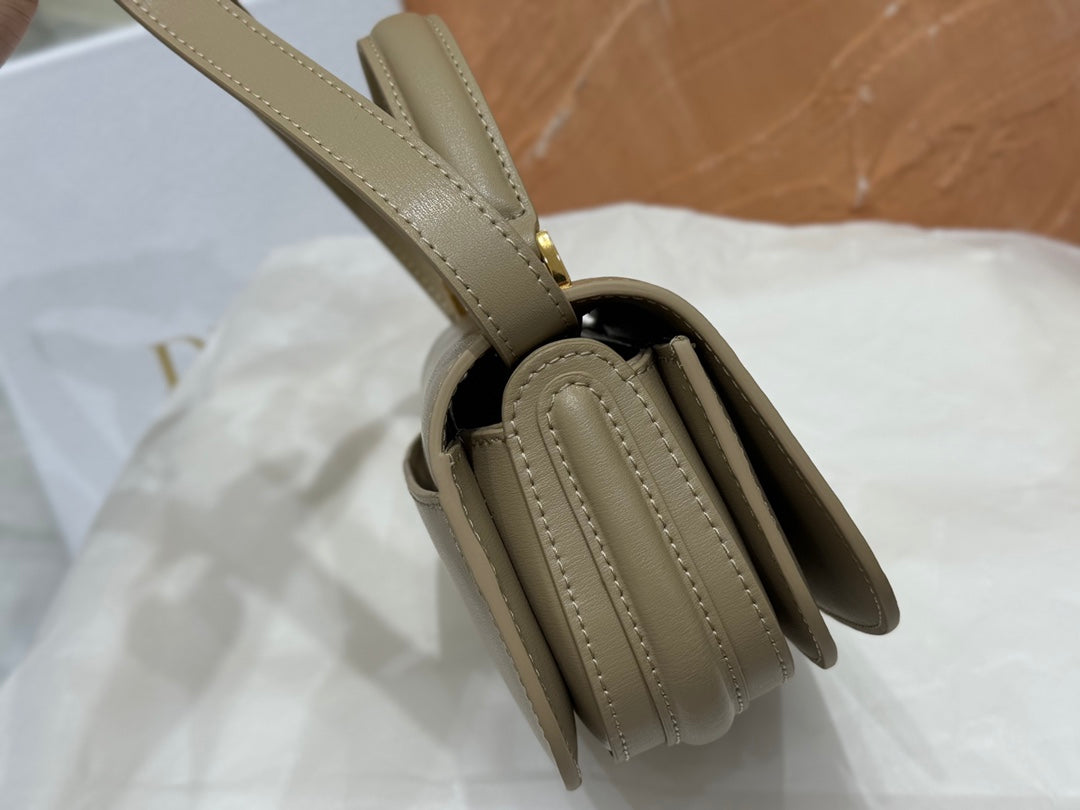 Dior 30 Montaigne Avenue Bag - Beige Smooth Calfskin with Gold CD Clasp