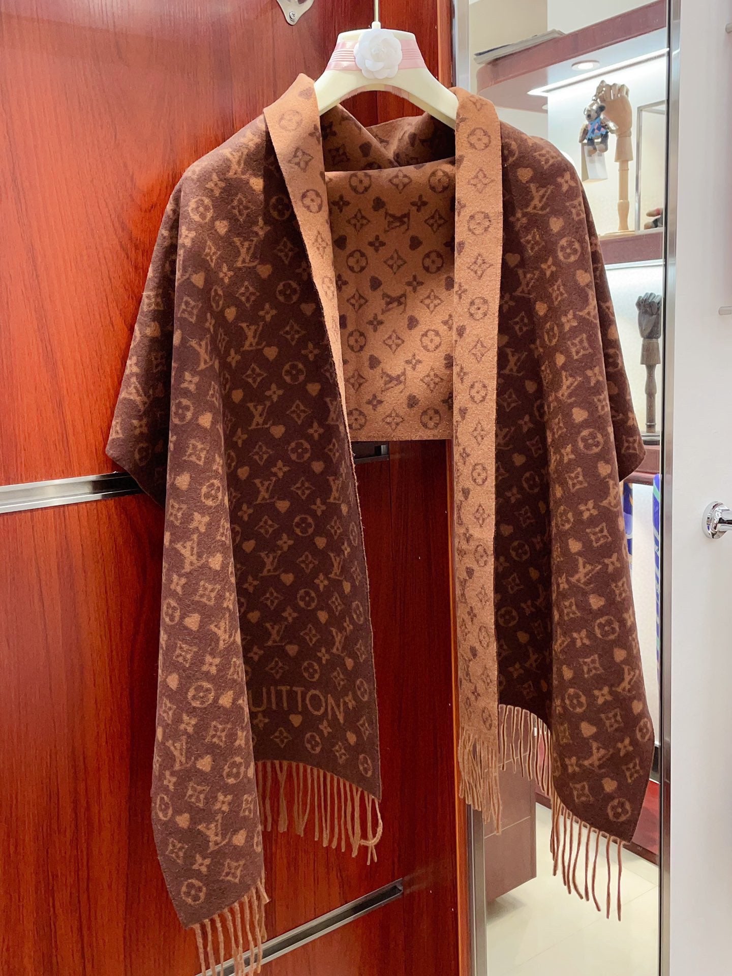 Louis Vuitton Monogram Classic Scarf in Brown Wool - Luxury Winter Accessory with Fringed Edges