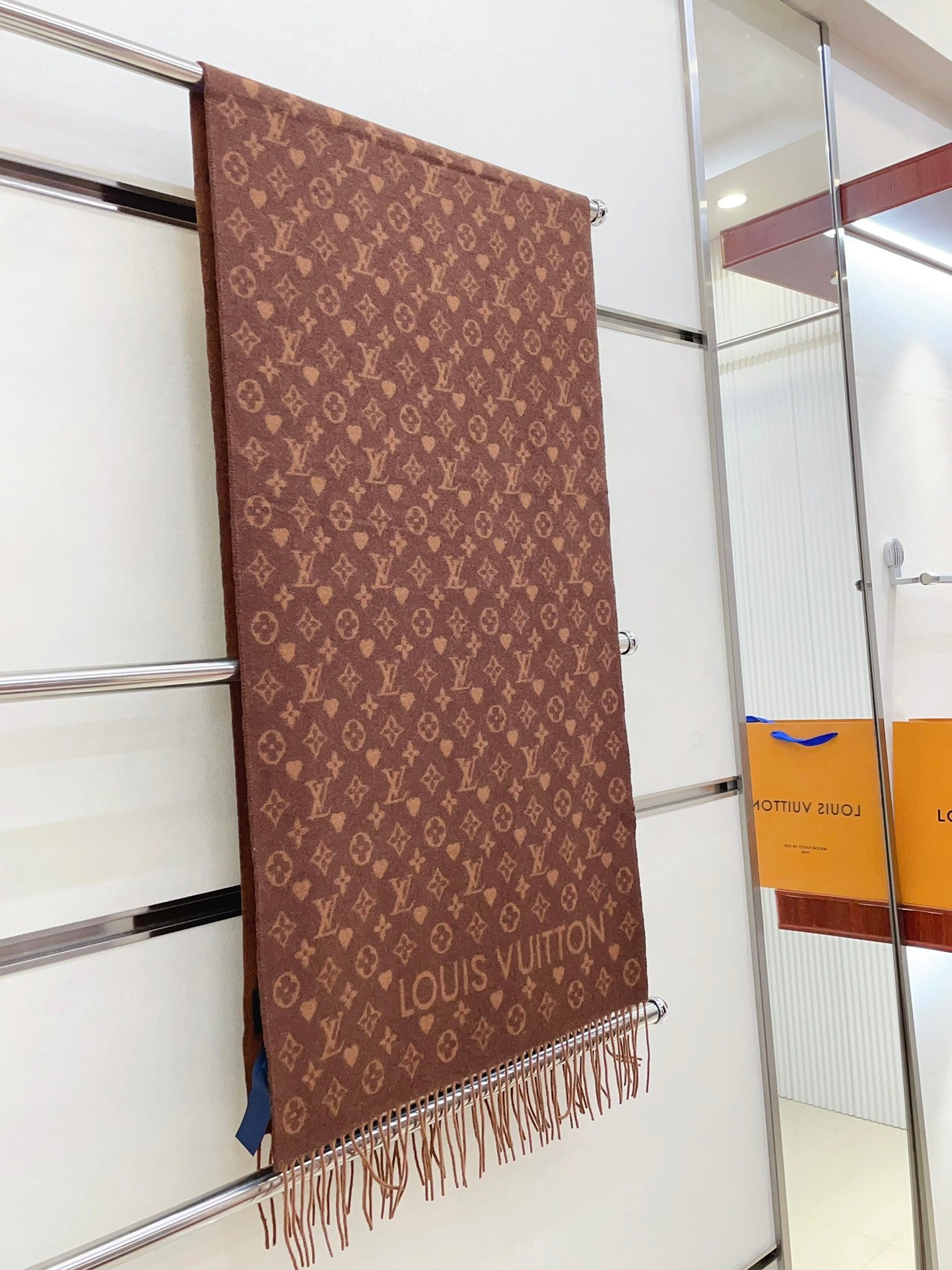 Louis Vuitton Monogram Classic Scarf in Brown Wool - Luxury Winter Accessory with Fringed Edges