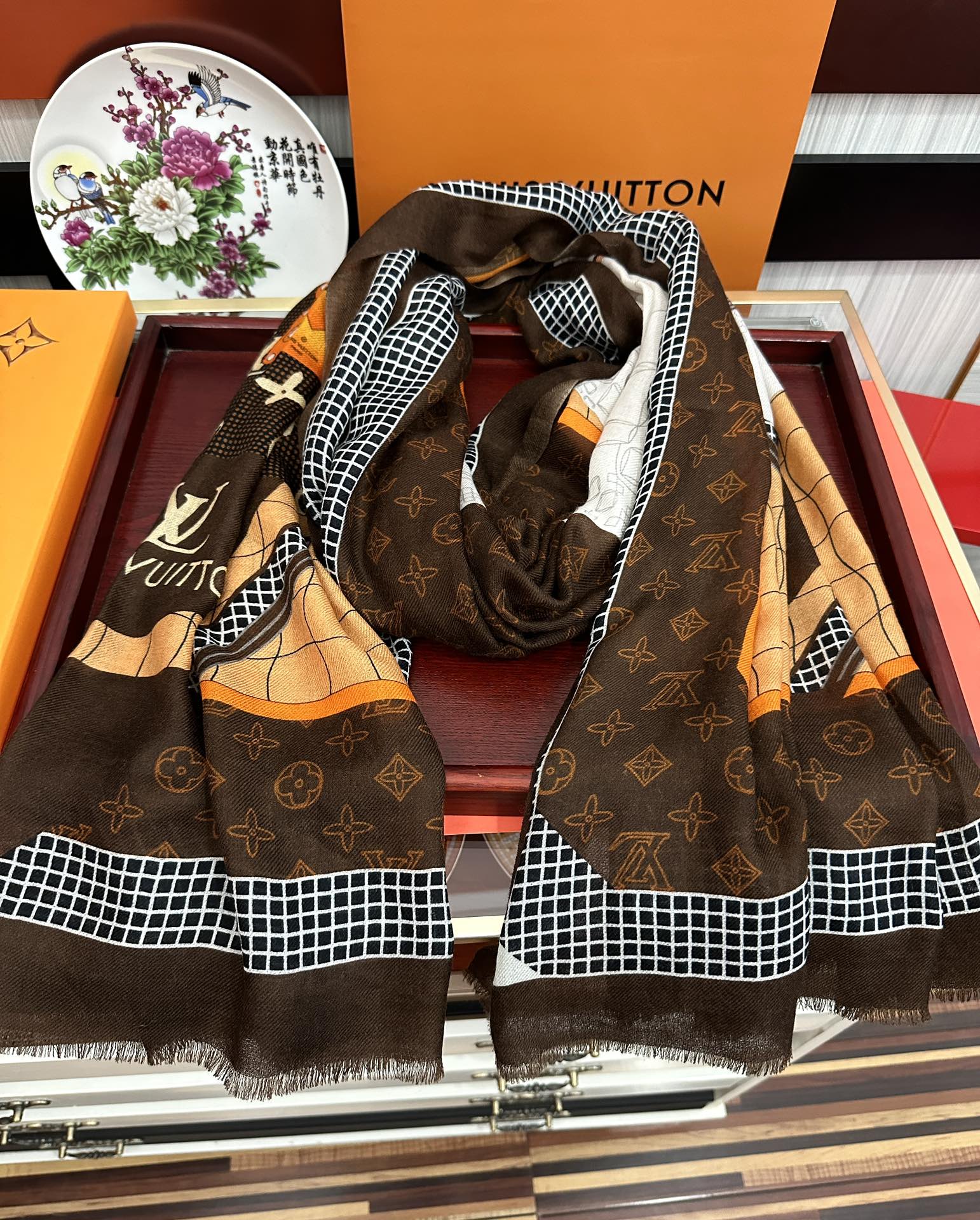 Women's Brown and Cream Patterned Luxury Pashmina Shawl Scarf - Large Soft Wrap Winter Neck Warmer