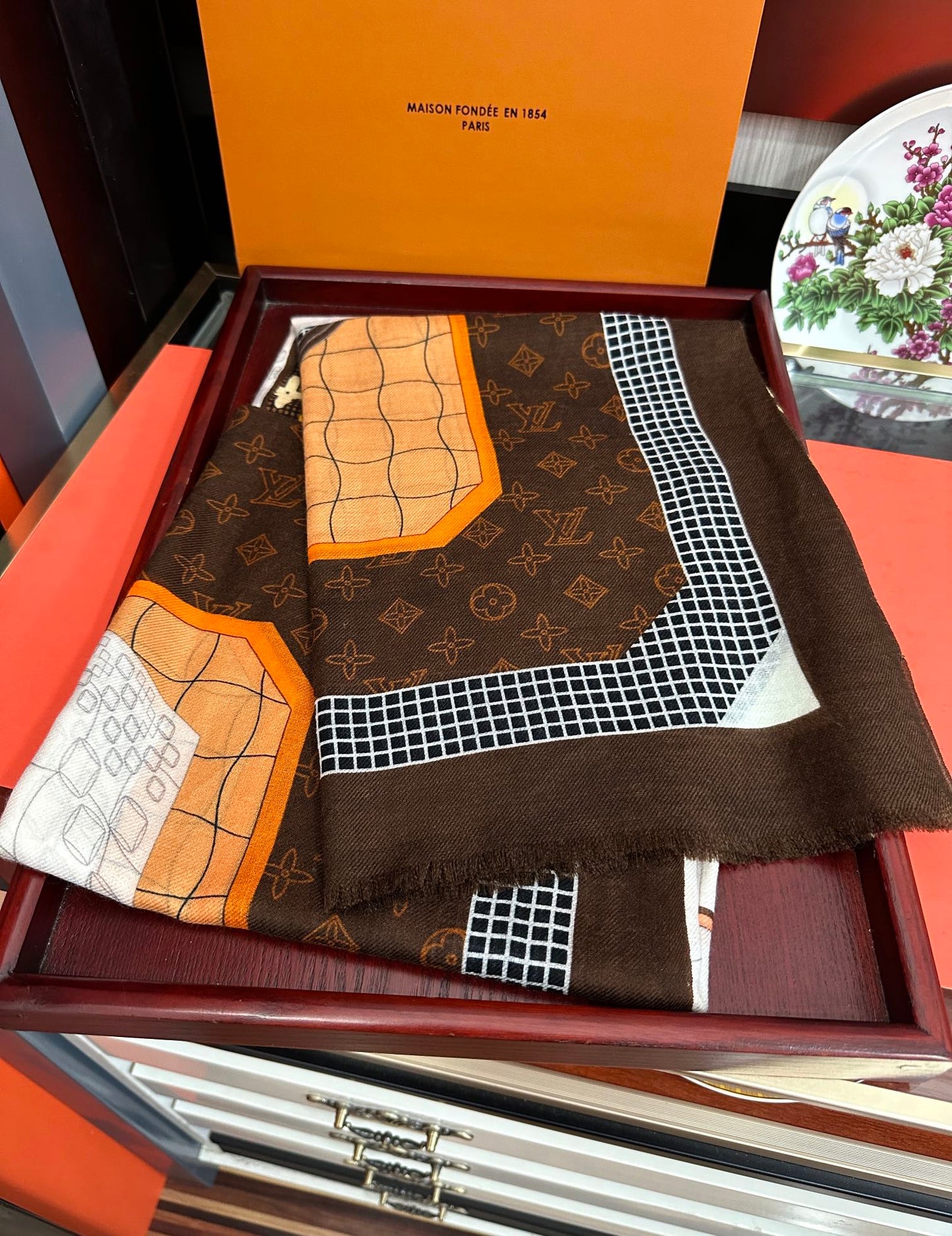 Women's Brown and Cream Patterned Luxury Pashmina Shawl Scarf - Large Soft Wrap Winter Neck Warmer
