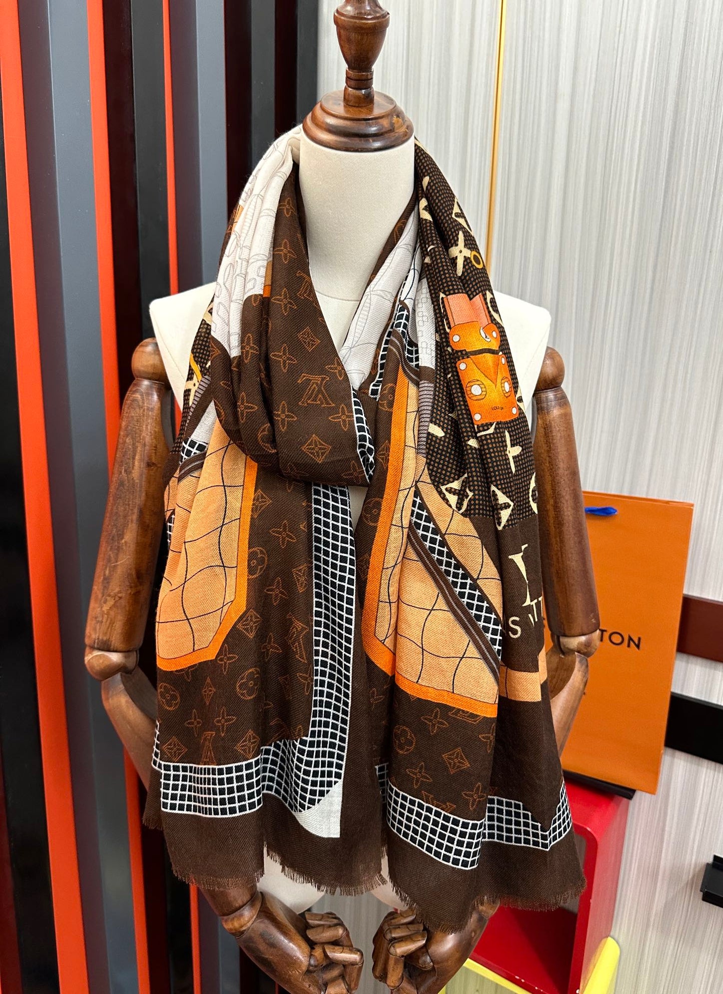 Women's Brown and Cream Patterned Luxury Pashmina Shawl Scarf - Large Soft Wrap Winter Neck Warmer