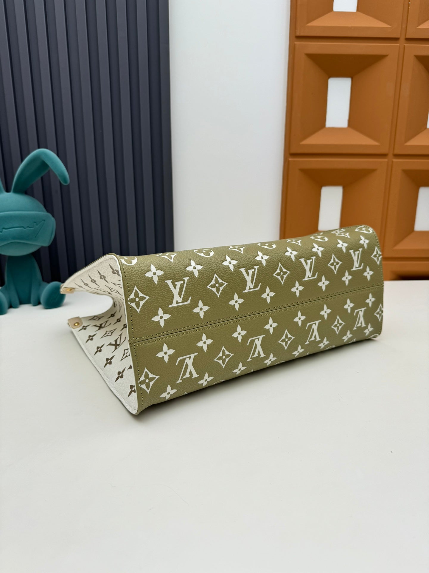 Louis Vuitton OnTheGo MM Monogram Empreinte Giant Leather Tote Bag - Olive &amp; Cream