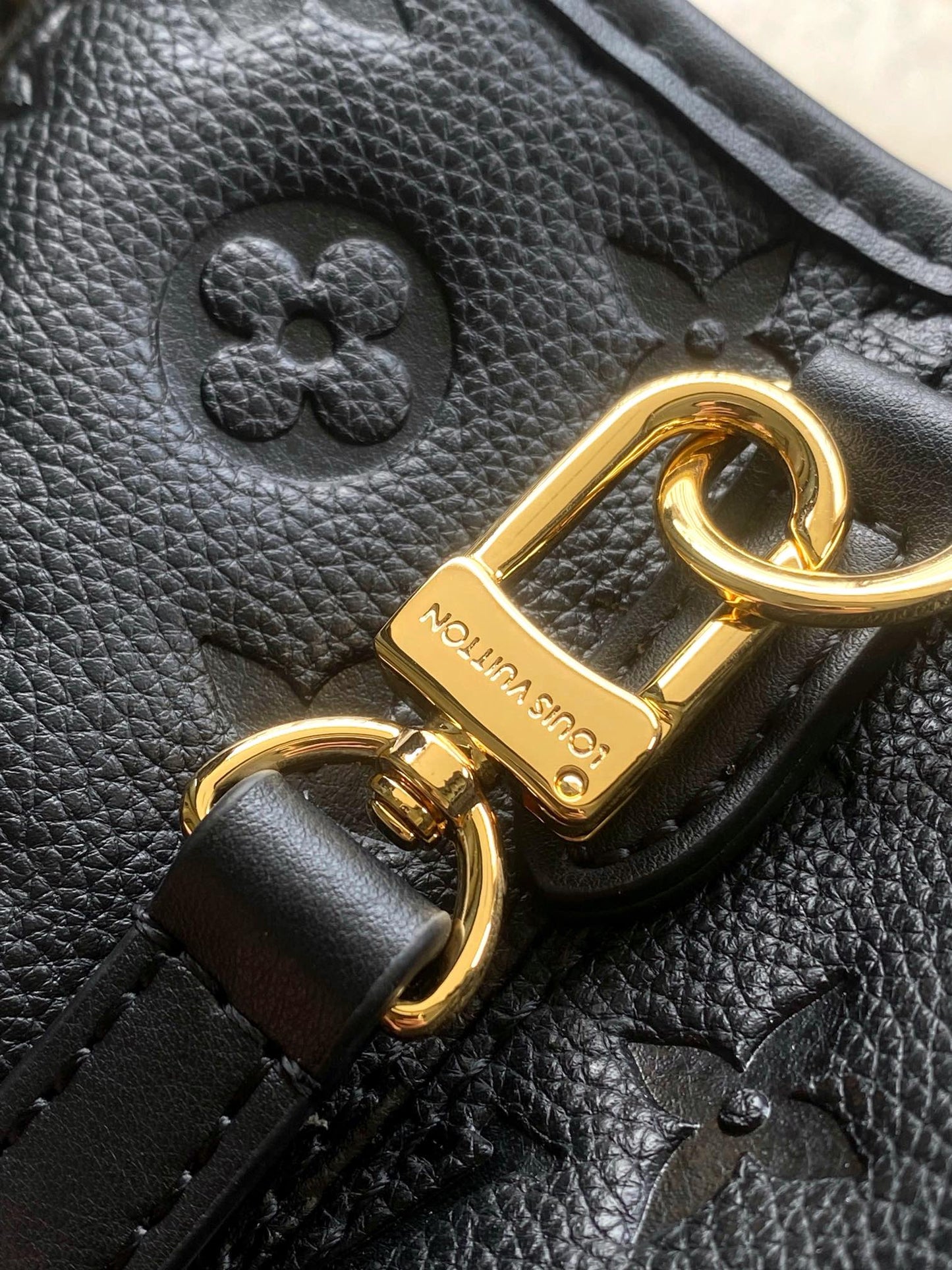 Louis Vuitton Montaigne MM Monogram Empreinte Leather Tote Bag - Noir