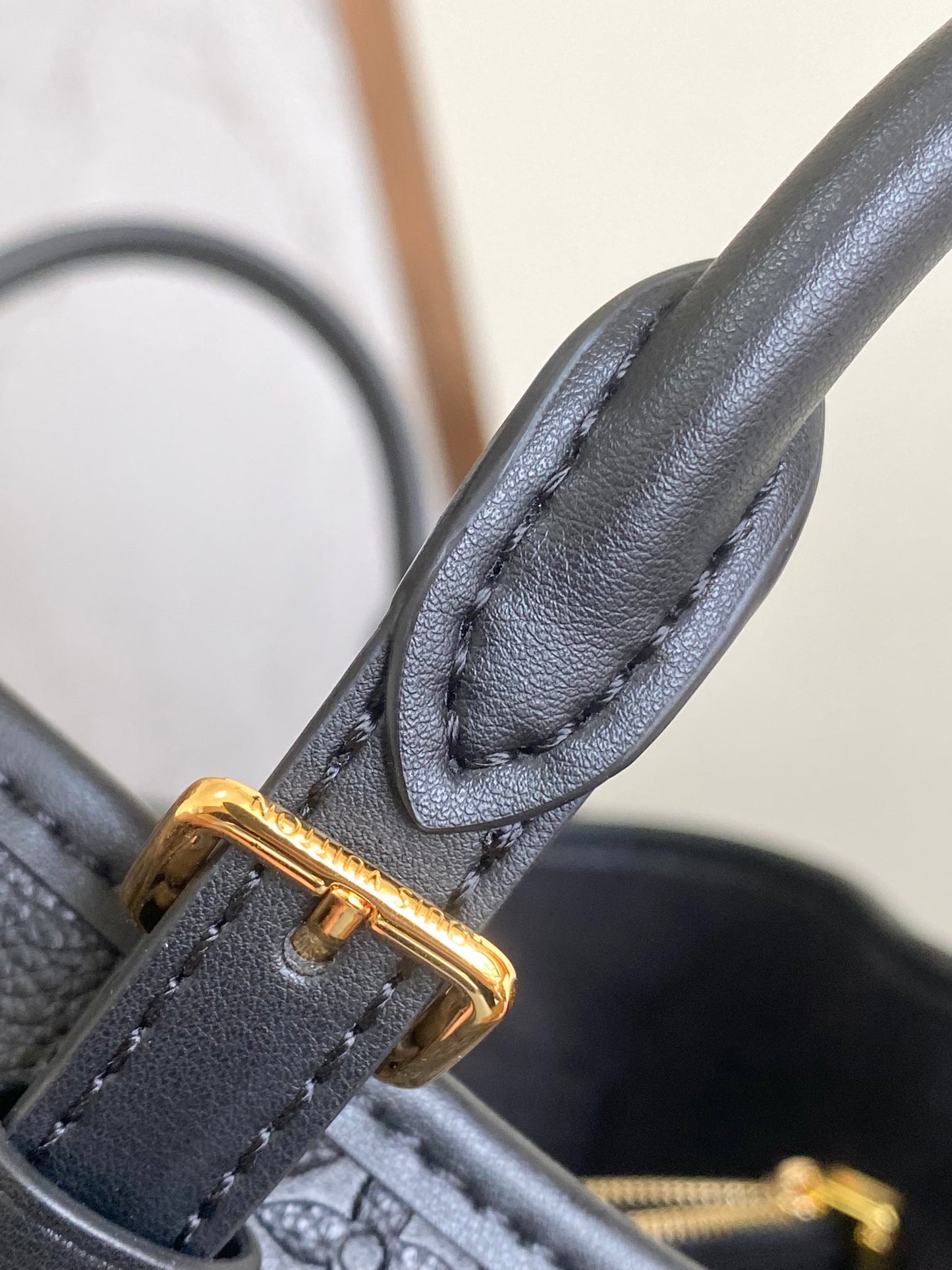 Louis Vuitton Montaigne MM Monogram Empreinte Leather Tote Bag - Noir