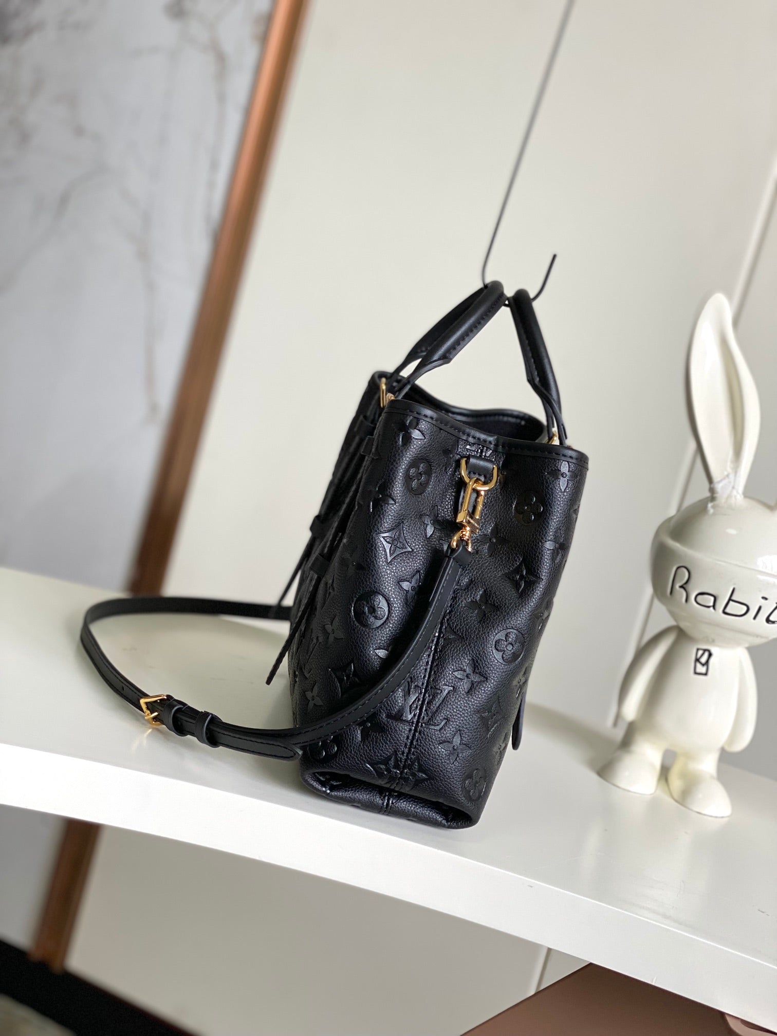 Louis Vuitton Montaigne MM Monogram Empreinte Leather Tote Bag - Noir