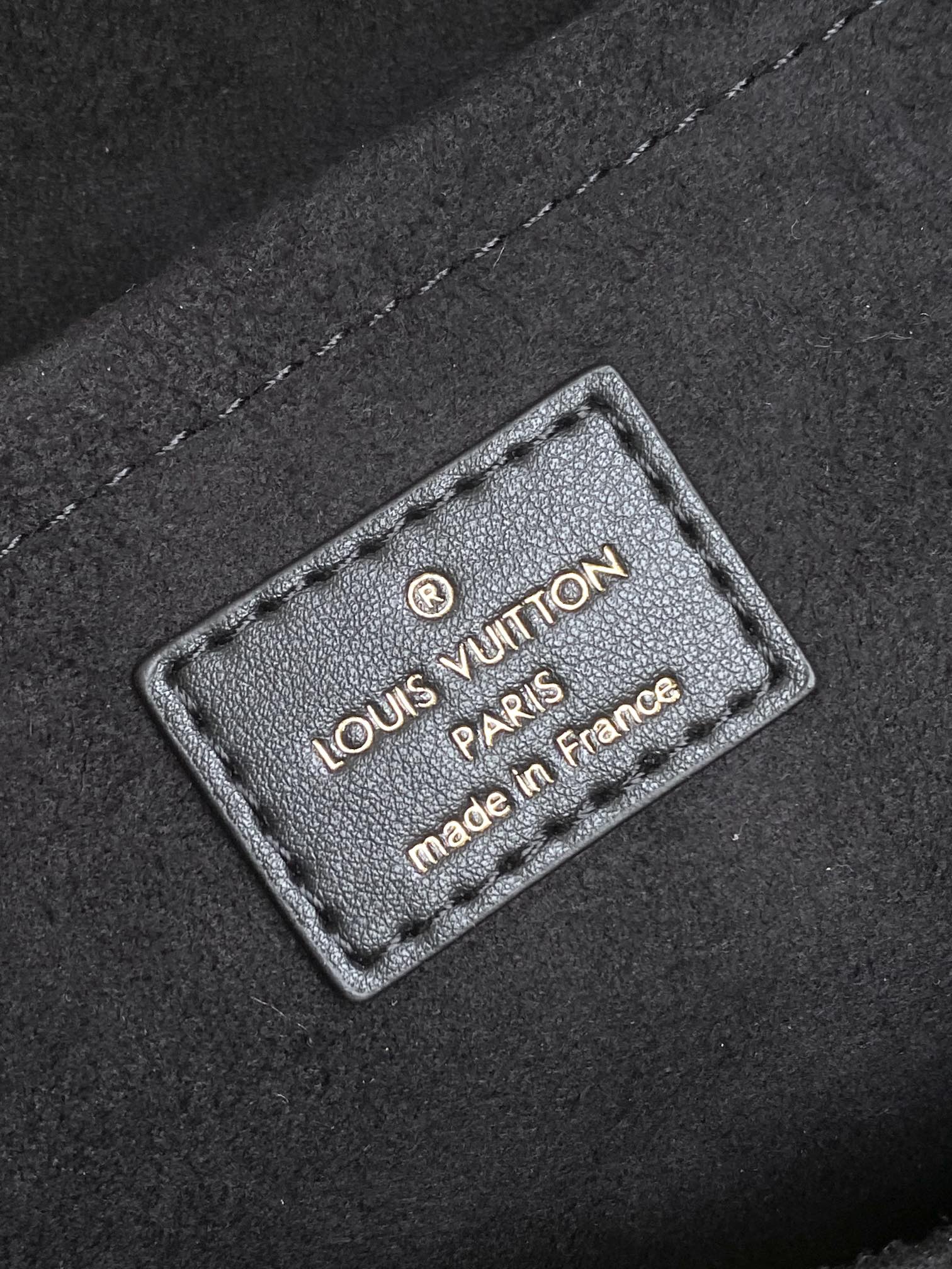 Louis Vuitton Montaigne MM Monogram Empreinte Leather Tote Bag - Noir