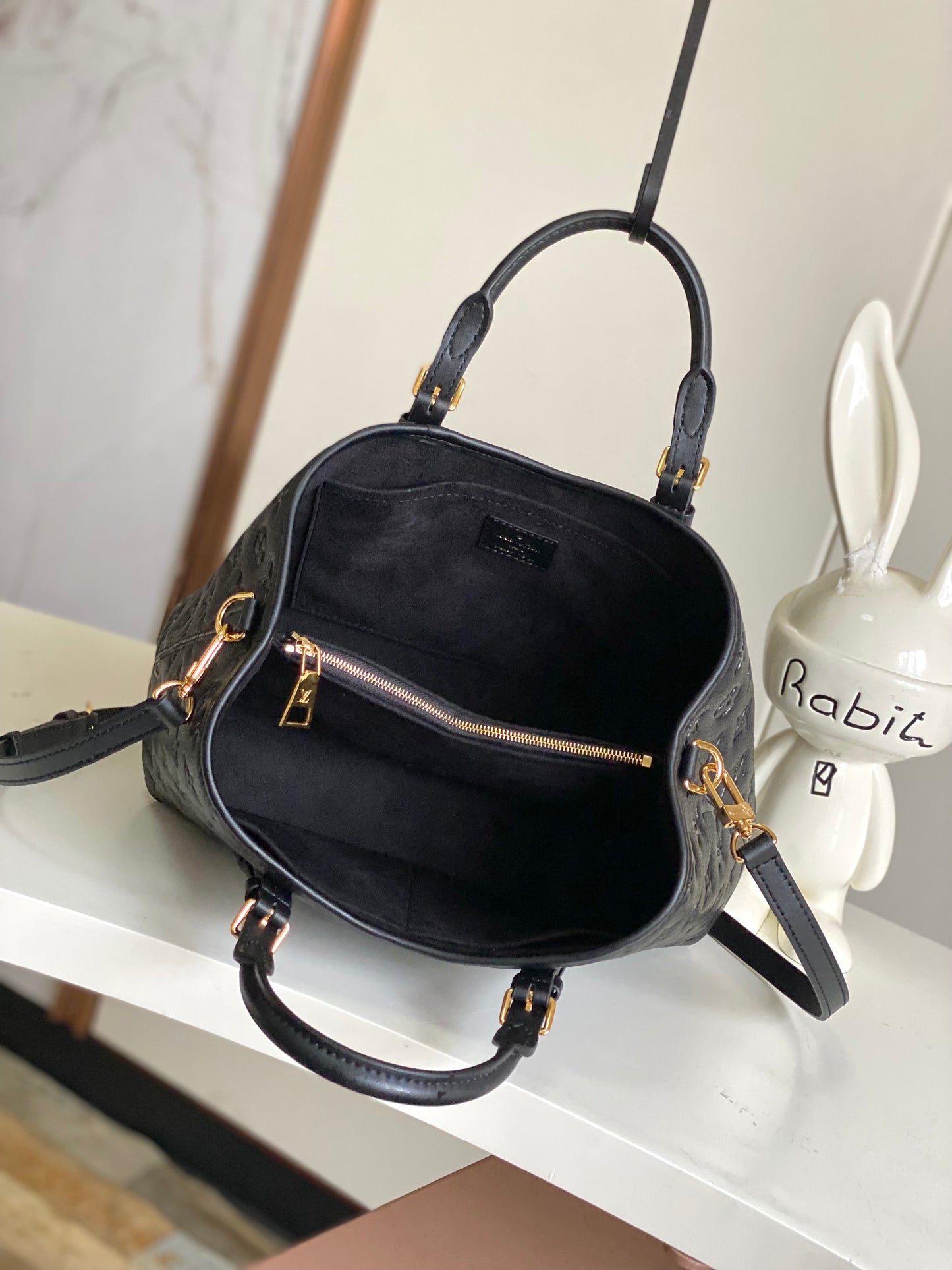 Louis Vuitton Montaigne MM Monogram Empreinte Leather Tote Bag - Noir