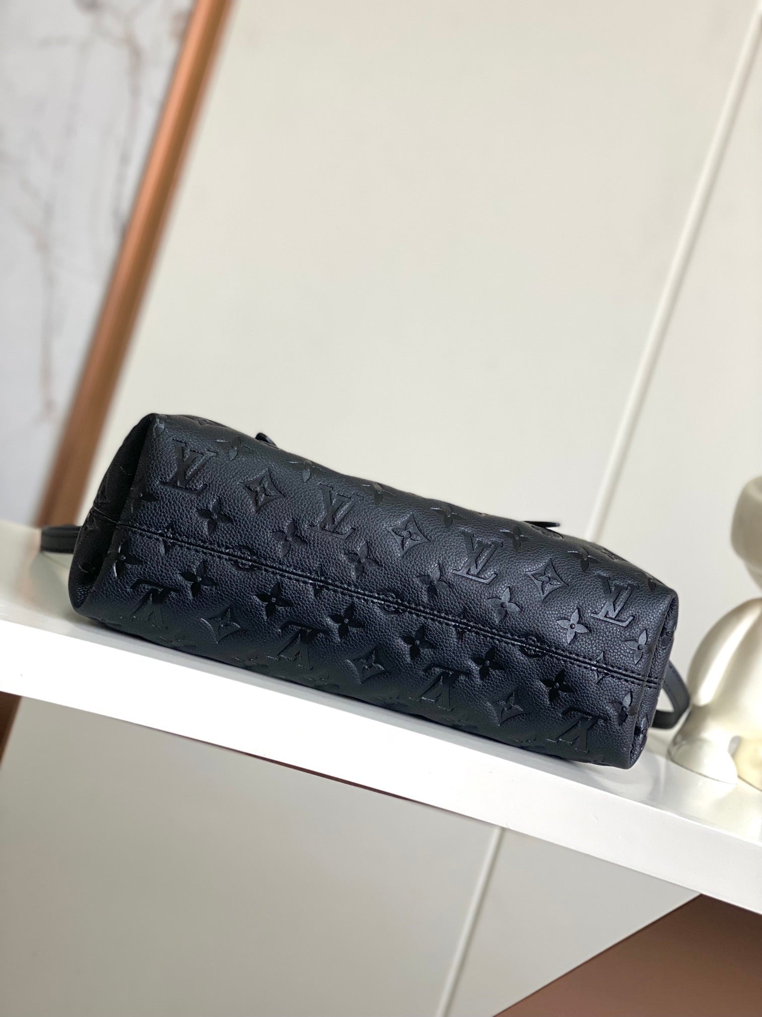 Louis Vuitton Montaigne MM Monogram Empreinte Leather Tote Bag - Noir