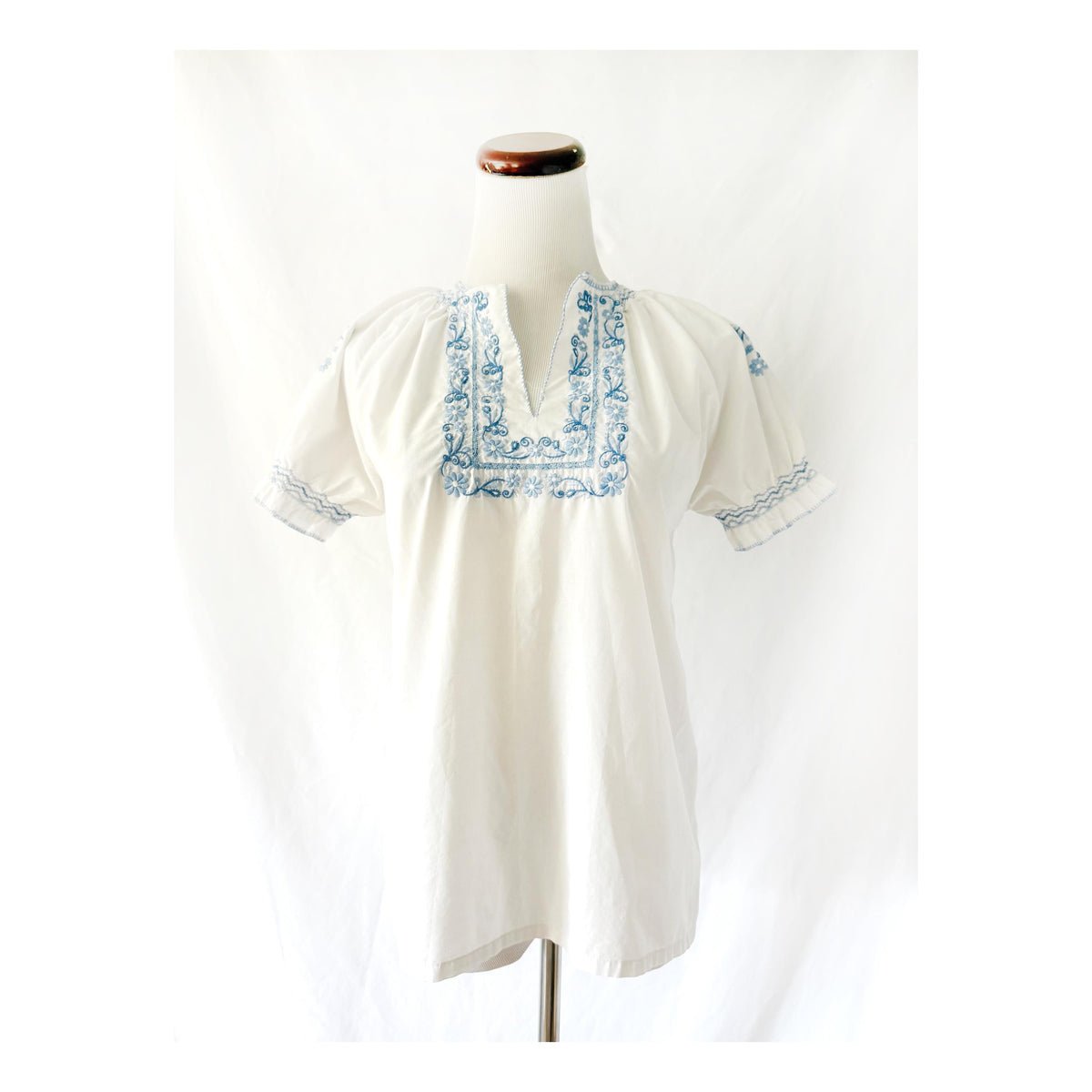 Vintage Hungarian Embroidered Folk Blouse Medium