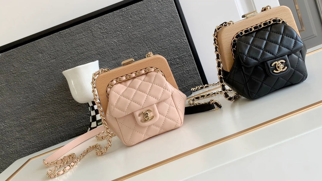 Luxury Quilted Frame Crossbody Handbag with Chain Strap - Vintage Style