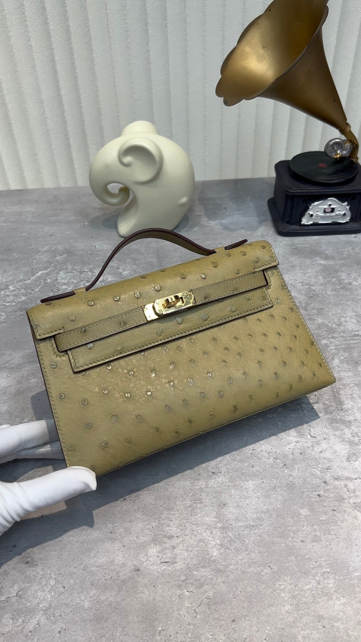 Premium Ostrich Leather Top Handle Handbag - Beige Luxury Flap Bag with Gold Clasp
