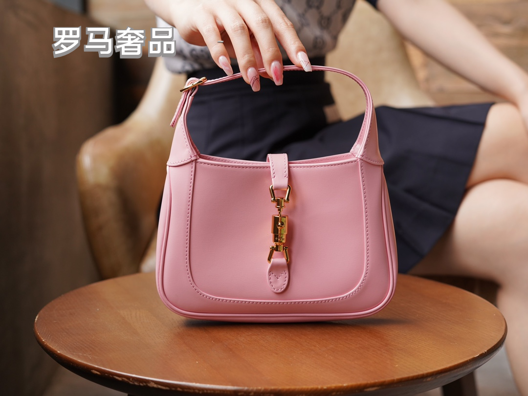 Gucci Vintage Pink Leather Hobo Shoulder Bag with Gold Metal Clasp
