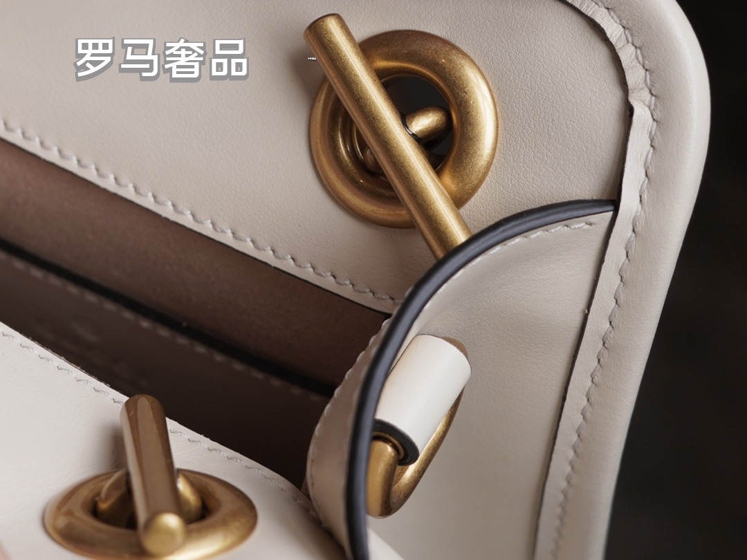 Gucci White Chevron Quilted Leather Mini Crossbody Bag with Gold Chain