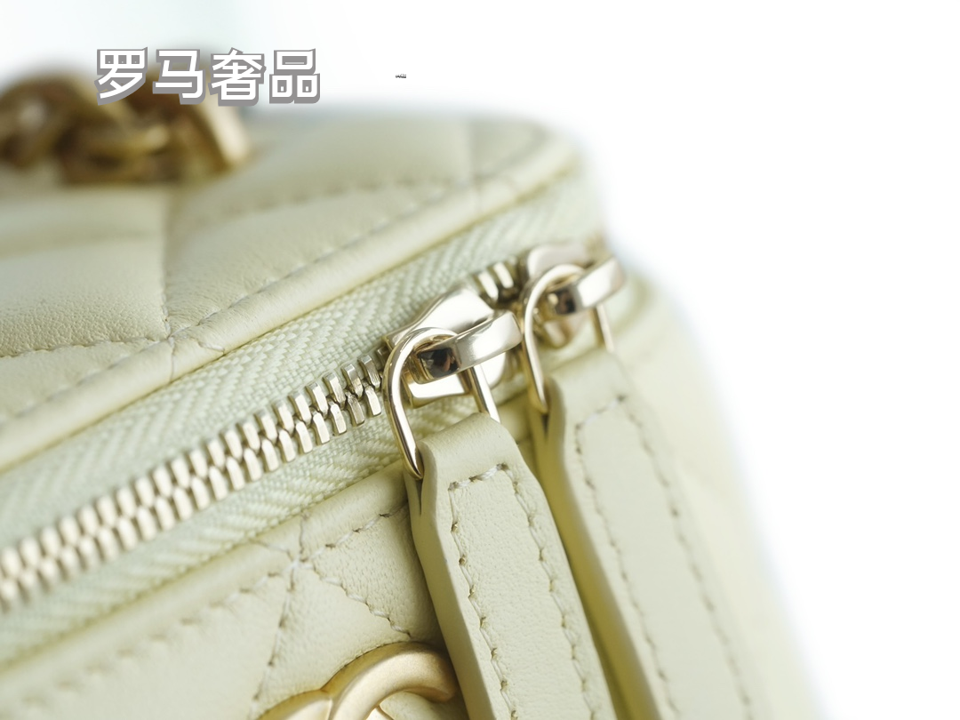 Small Quilted Vanity Bag with Gold Chain Strap - White Luxury Crossbody Case