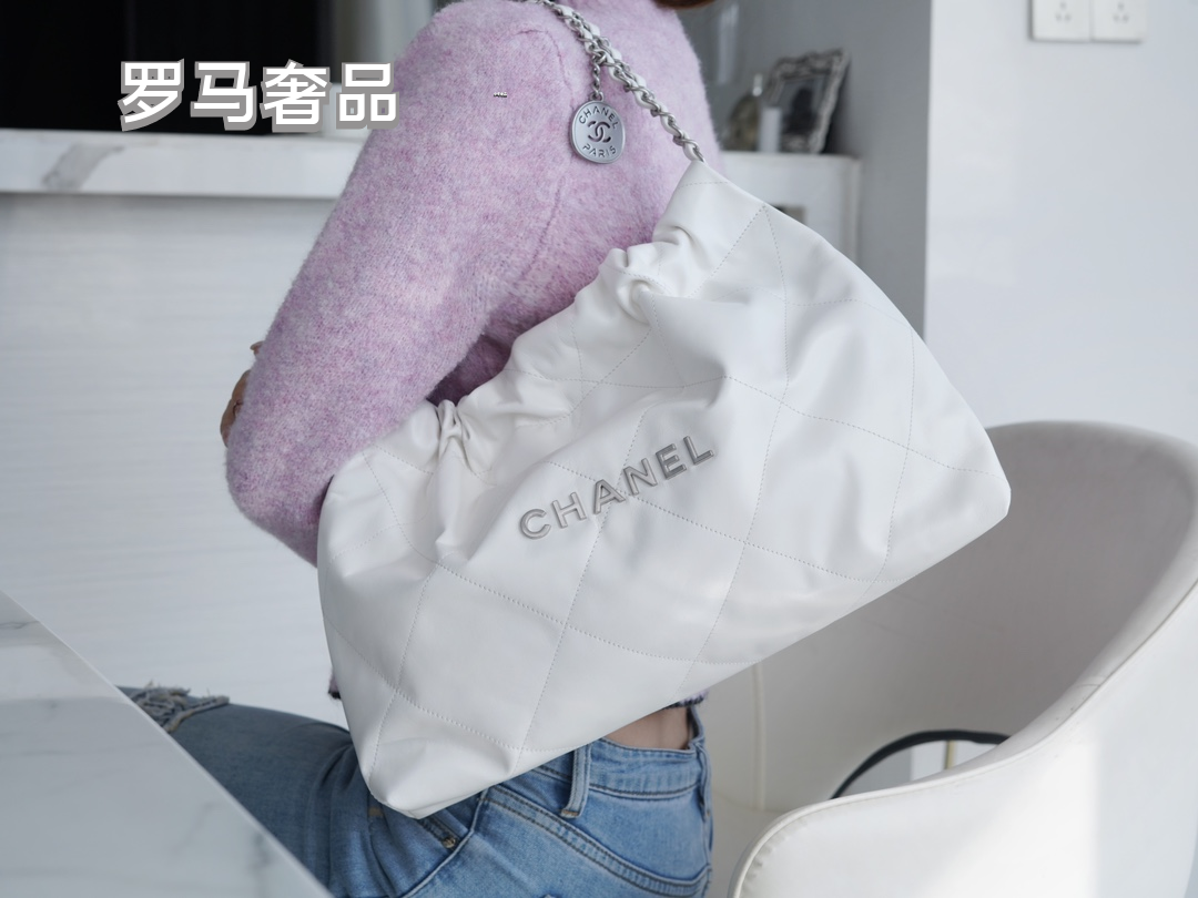 Chanel 22 Handbag - White Shiny Calfskin &amp; Silver-Tone Metal with Matching Pouch