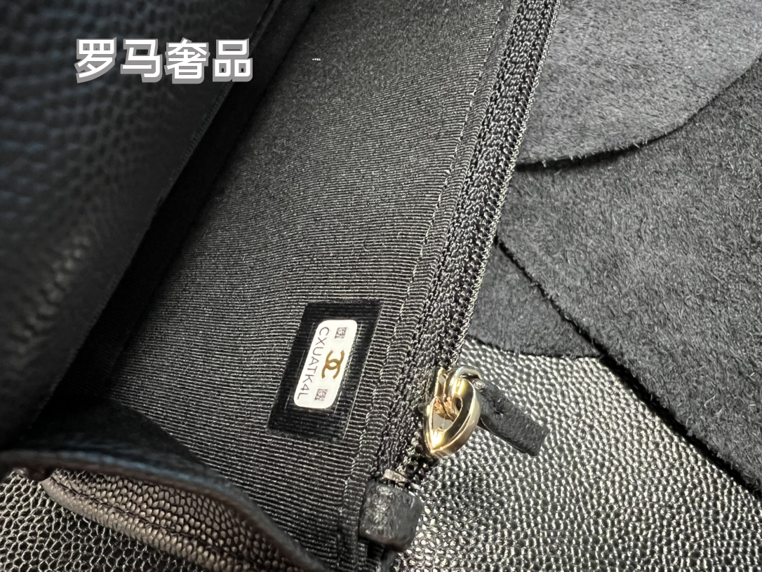 Luxury Quilted Leather Flap Shoulder Bag with Gold-Tone Chain and CC Logo - Black