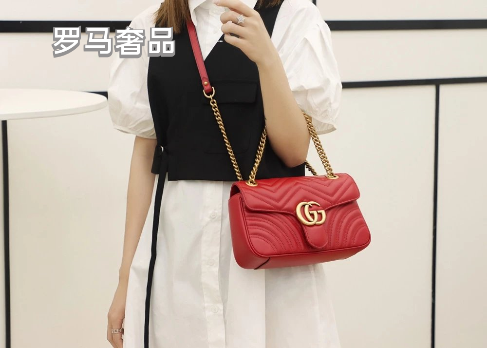 Gucci Chevron Quilted Black Leather Shoulder Bag with Gold Chain