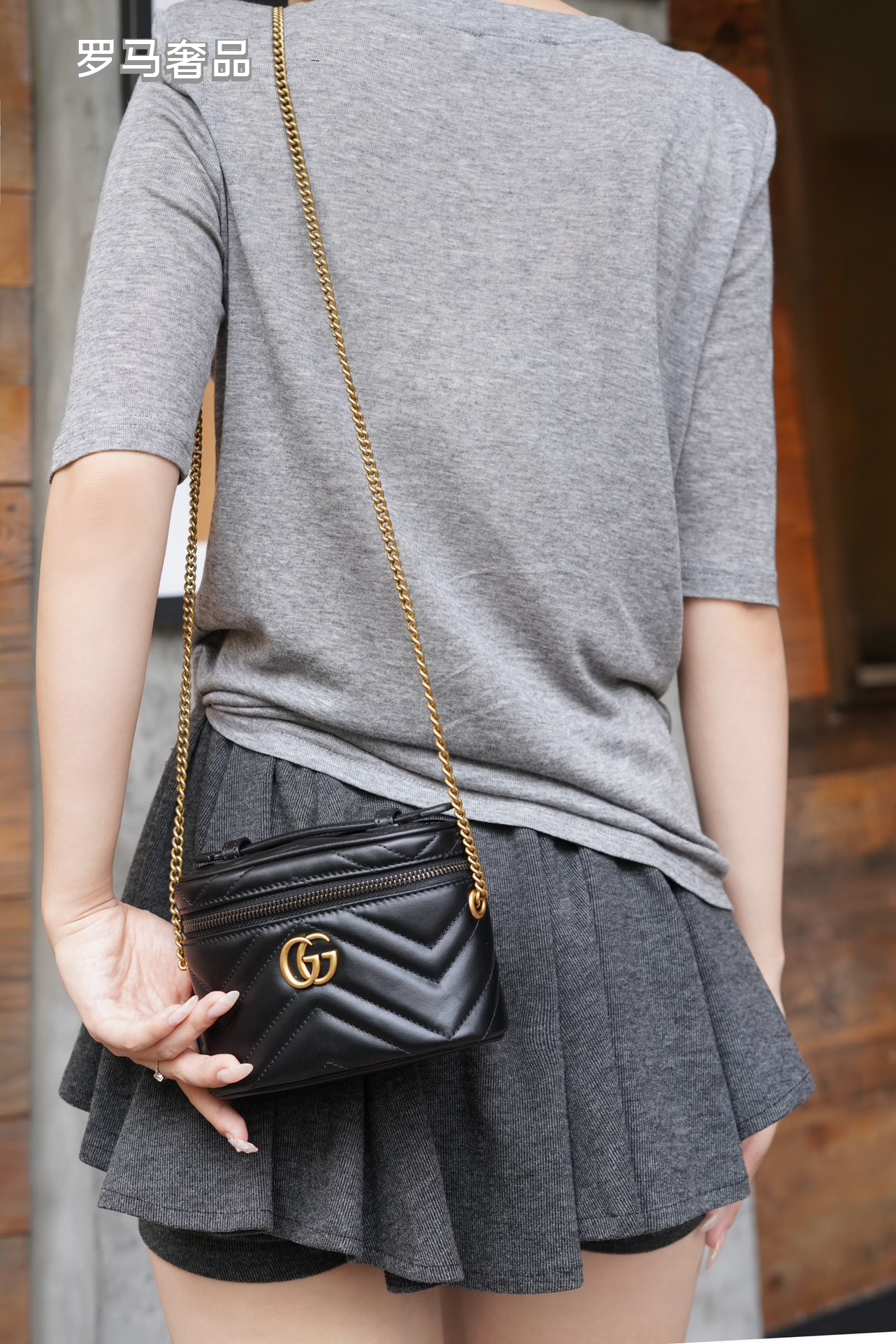 Gucci Cream Chevron Quilted Leather Vanity Bag with Gold Chain Strap