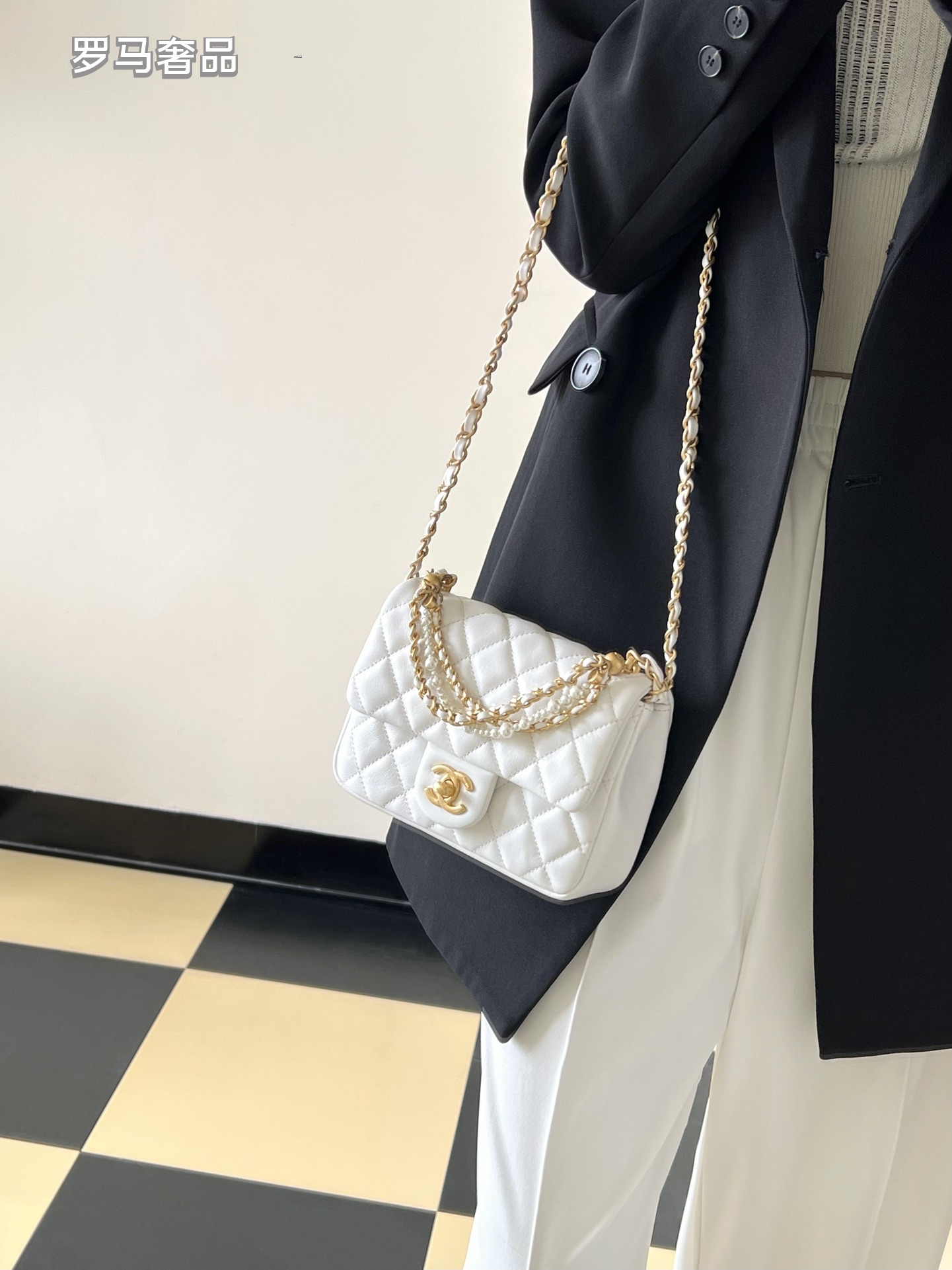 Elegant White Quilted Leather Mini Flap Shoulder Bag with Gold-Tone Hardware