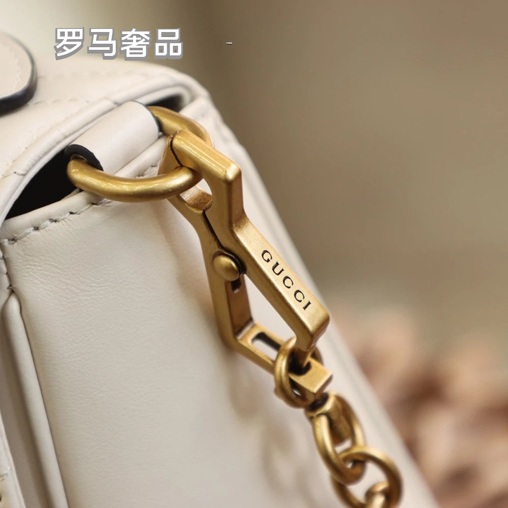 Gucci Elegant White Chevron Quilted Leather Handbag with Gold Hardware