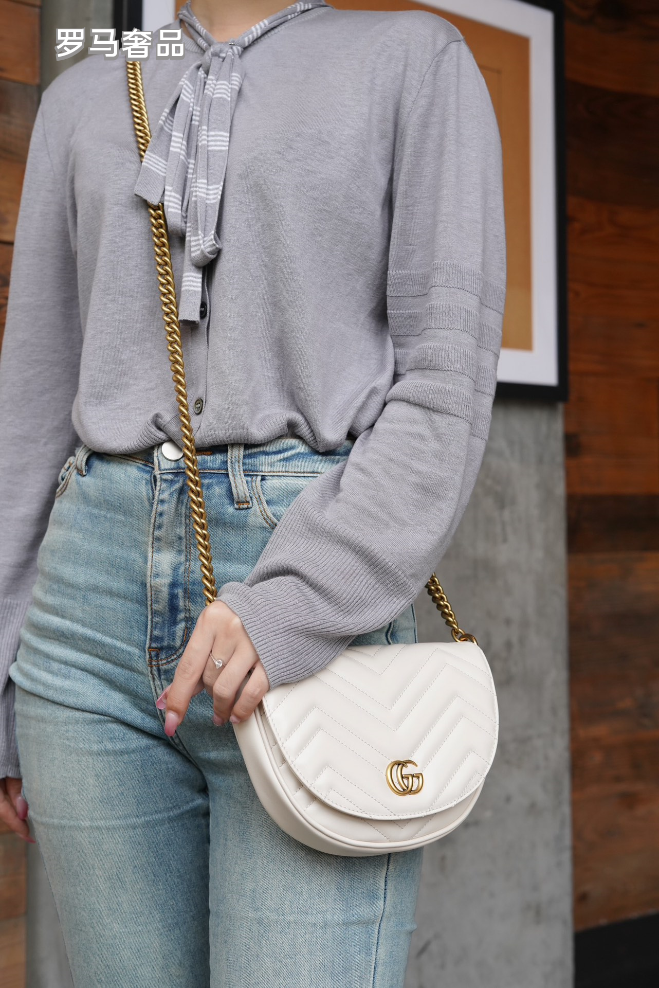 Gucci Elegant White Chevron Quilted Leather Crossbody Bag with Gold Chain