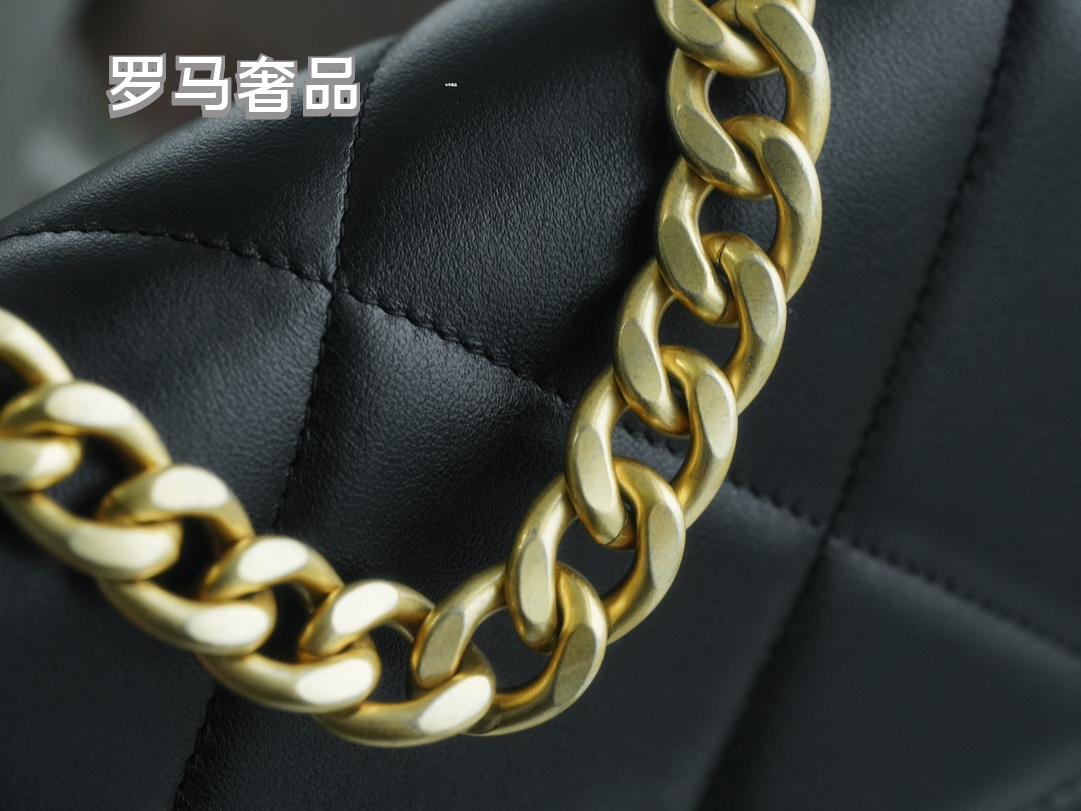 Elegant Black Quilted Leather Shoulder Bag with Gold-Tone Chain Strap