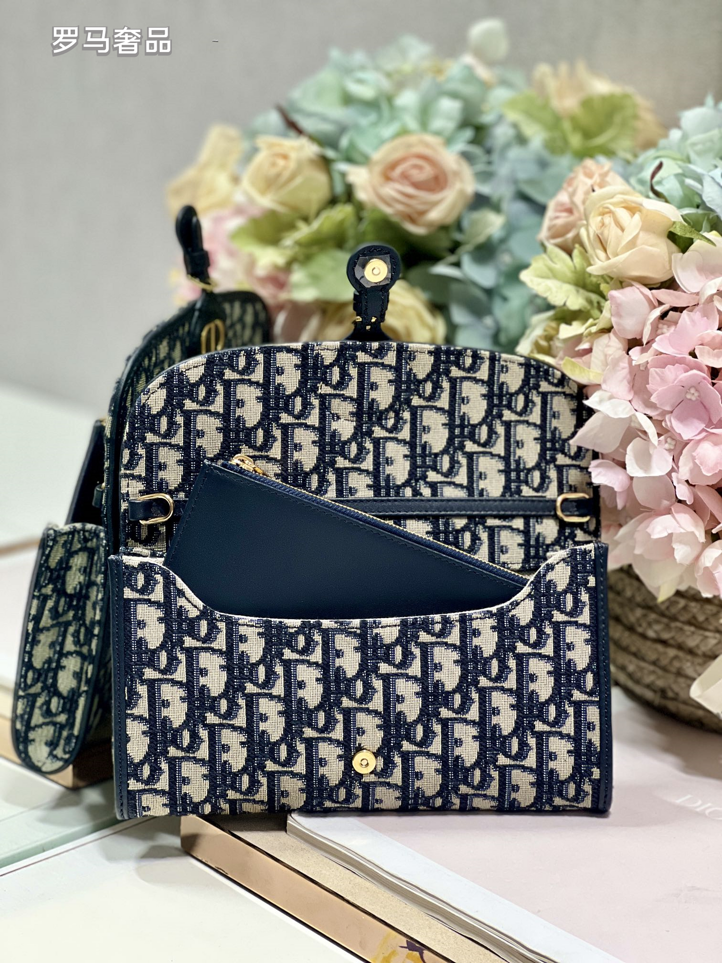 Christian Dior 30 Montaigne 2-in-1 Pouch Blue Dior Oblique Jacquard